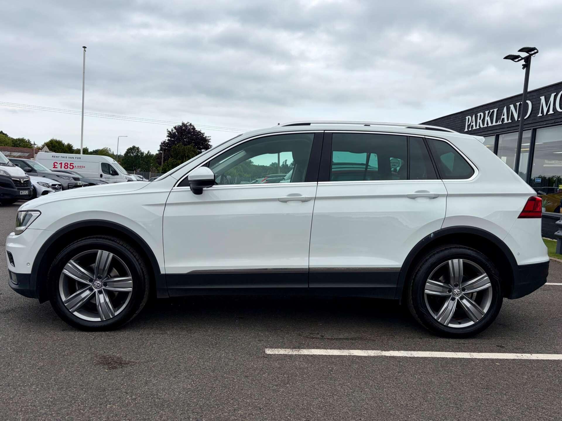 Volkswagen Tiguan view 5