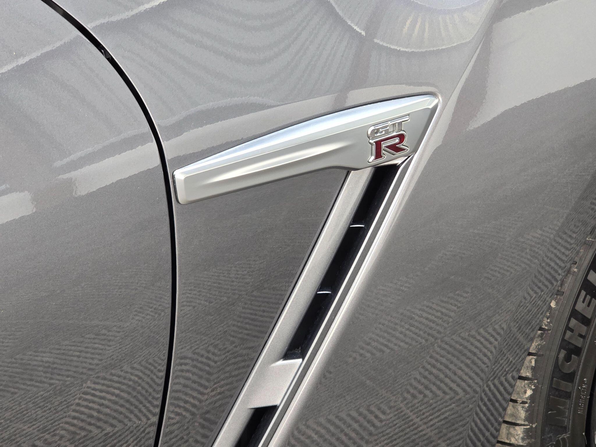 Nissan GT-R view 17