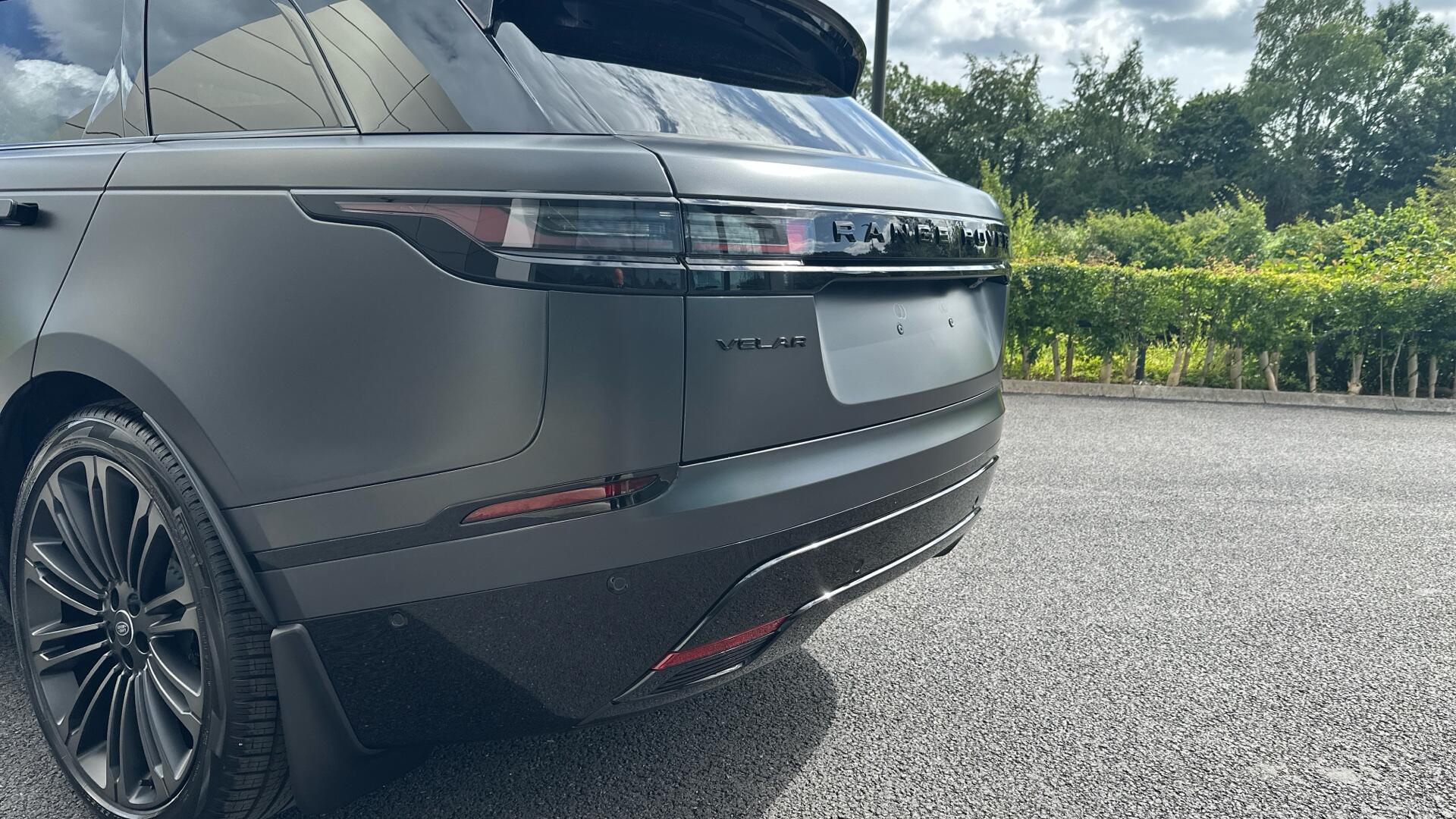 Land Rover Range Rover Velar view 34