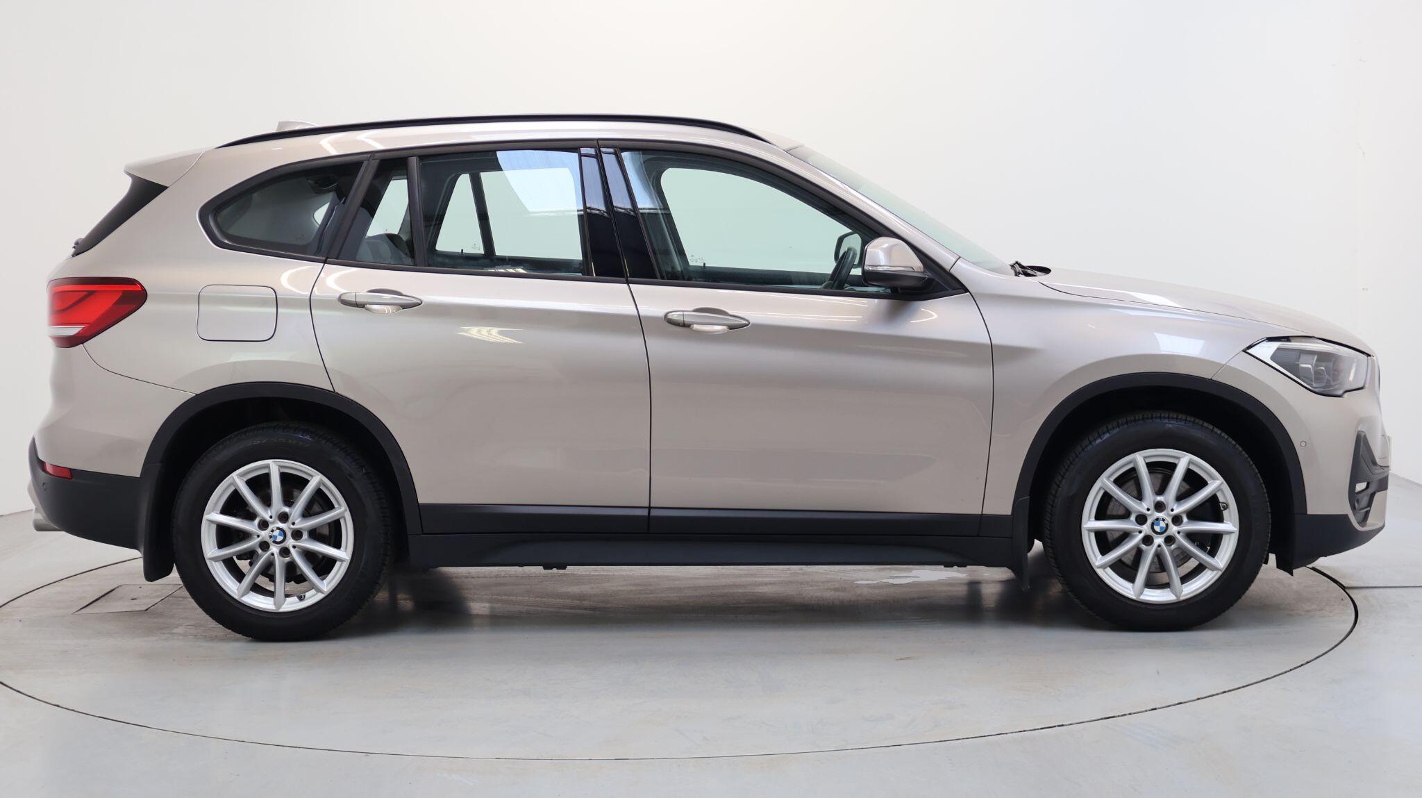 2022 BMW X1 thumbnail 2
