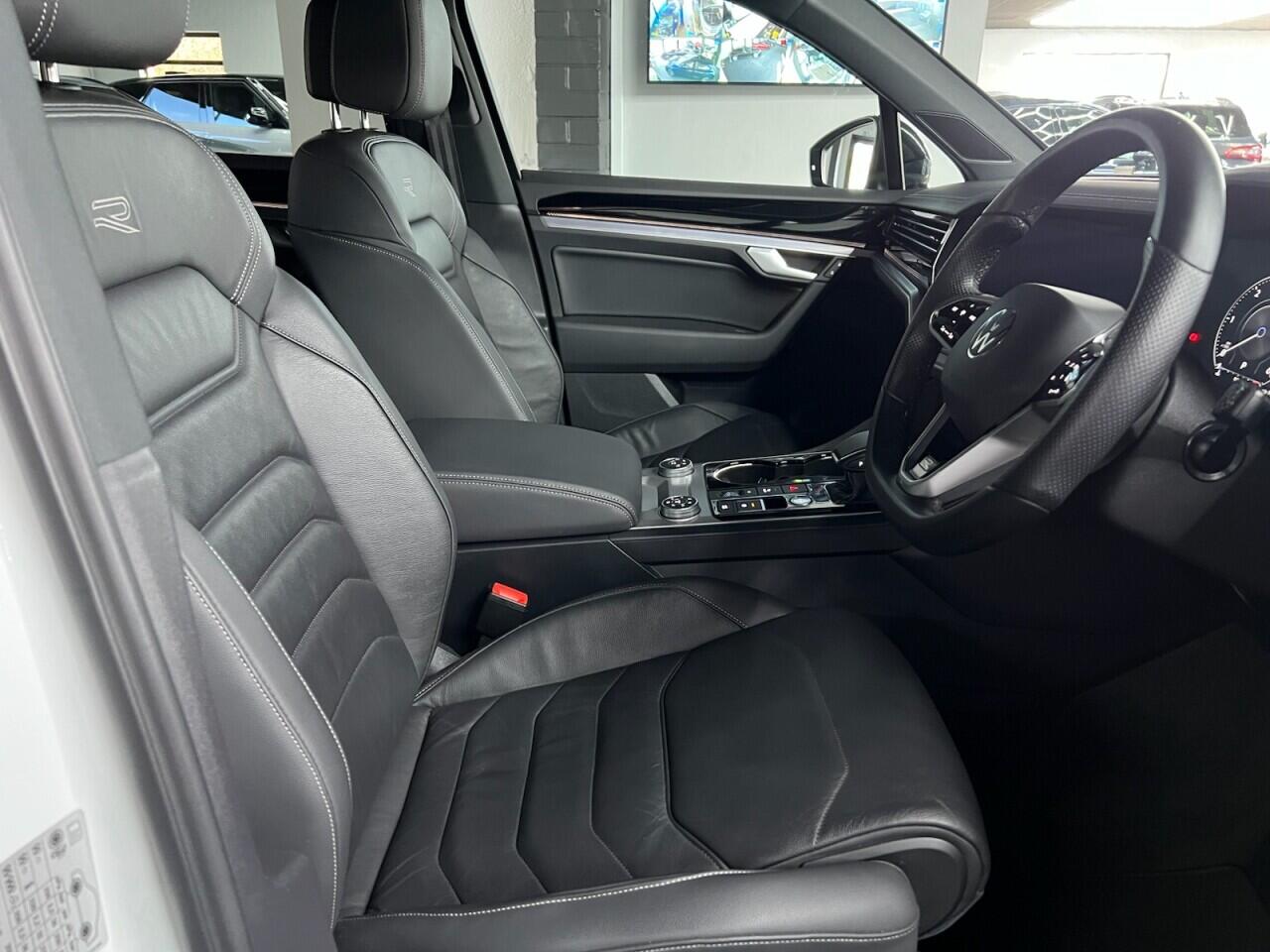 Volkswagen Touareg view 35