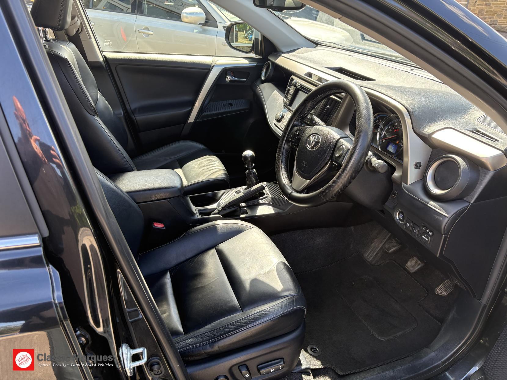 Toyota Rav4 view 2