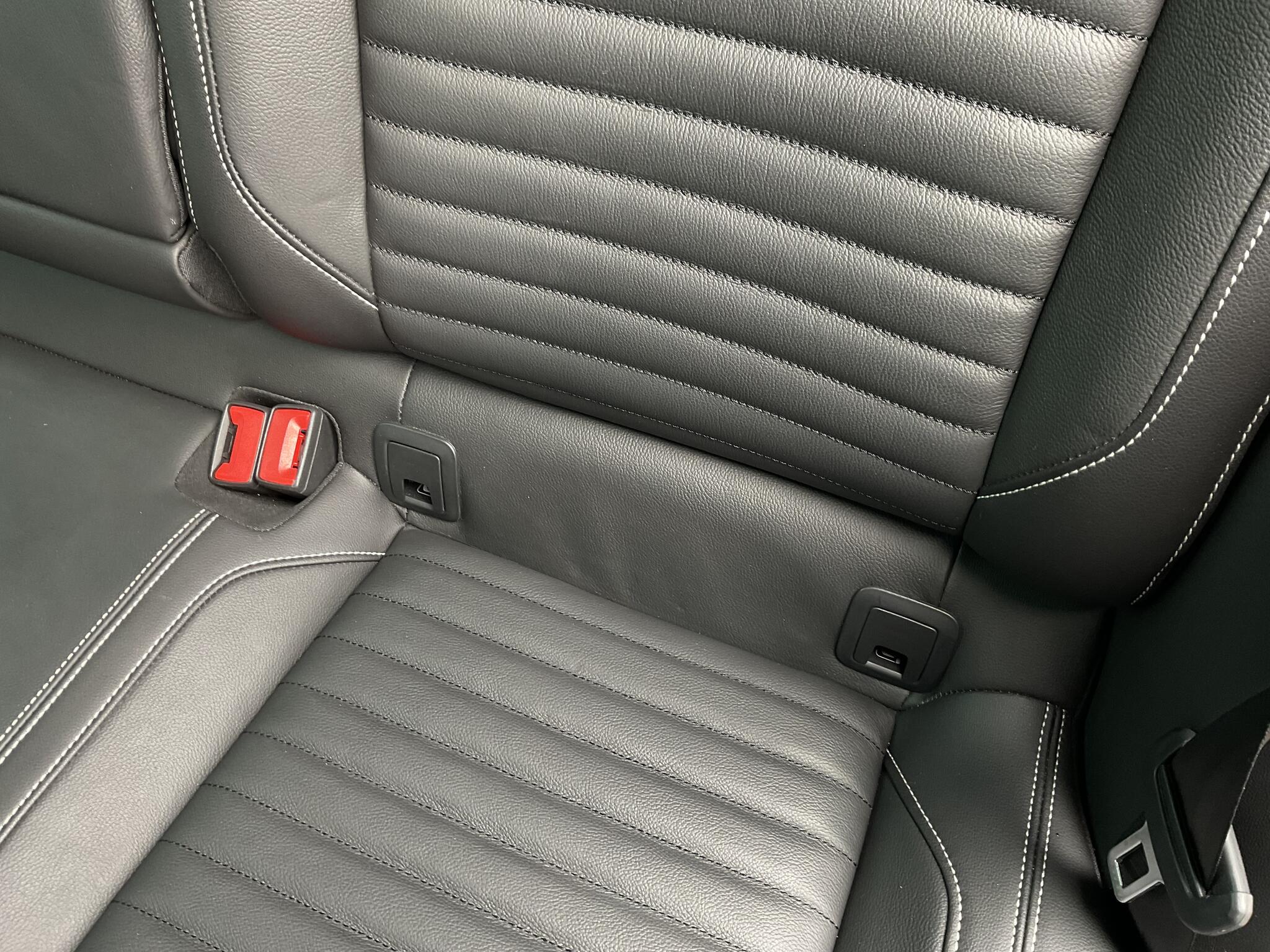 Volkswagen Passat view 26