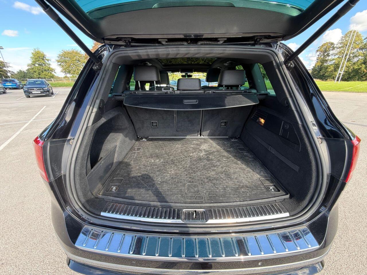 Volkswagen Touareg view 32