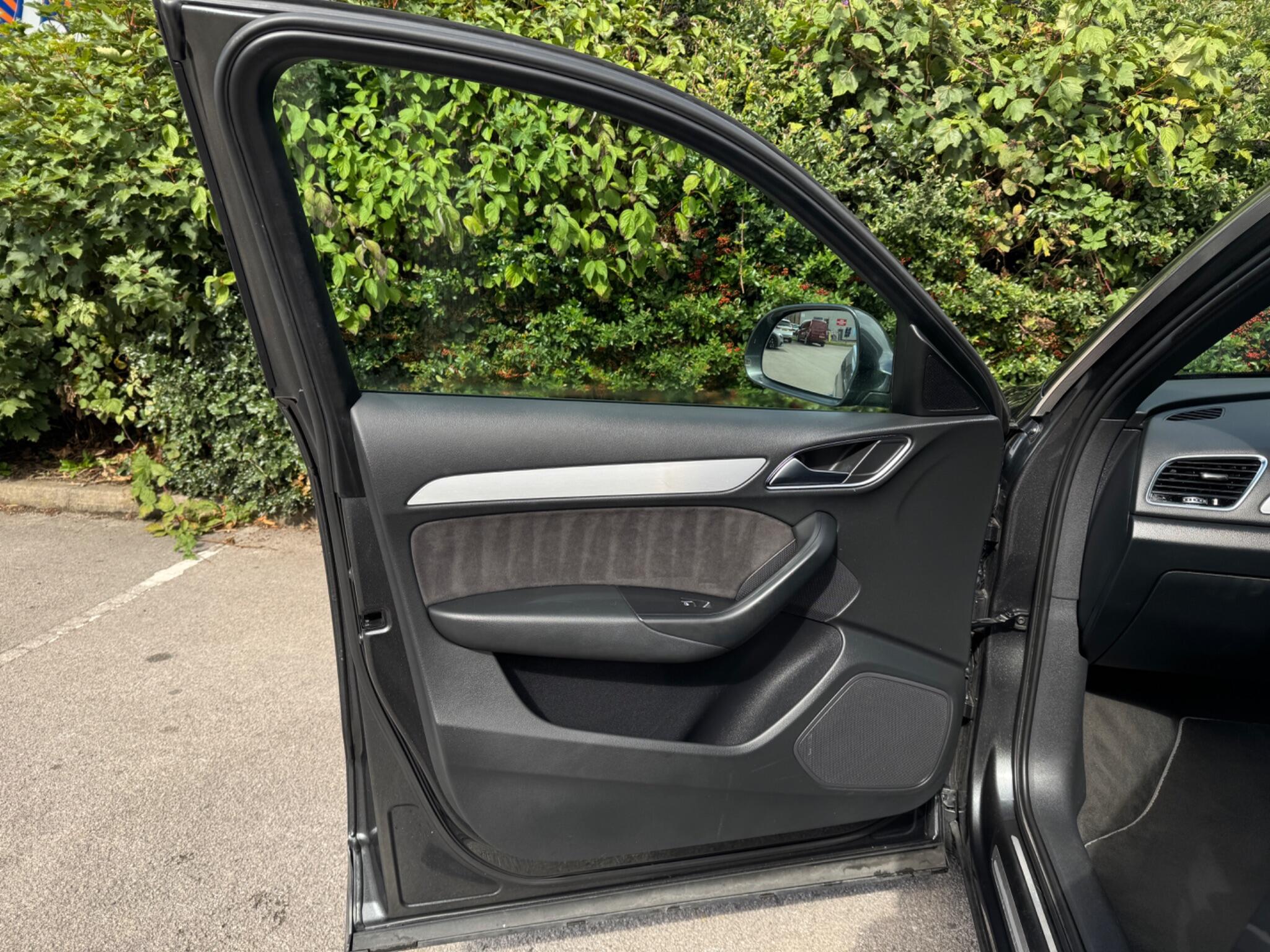 Audi Q3 view 54