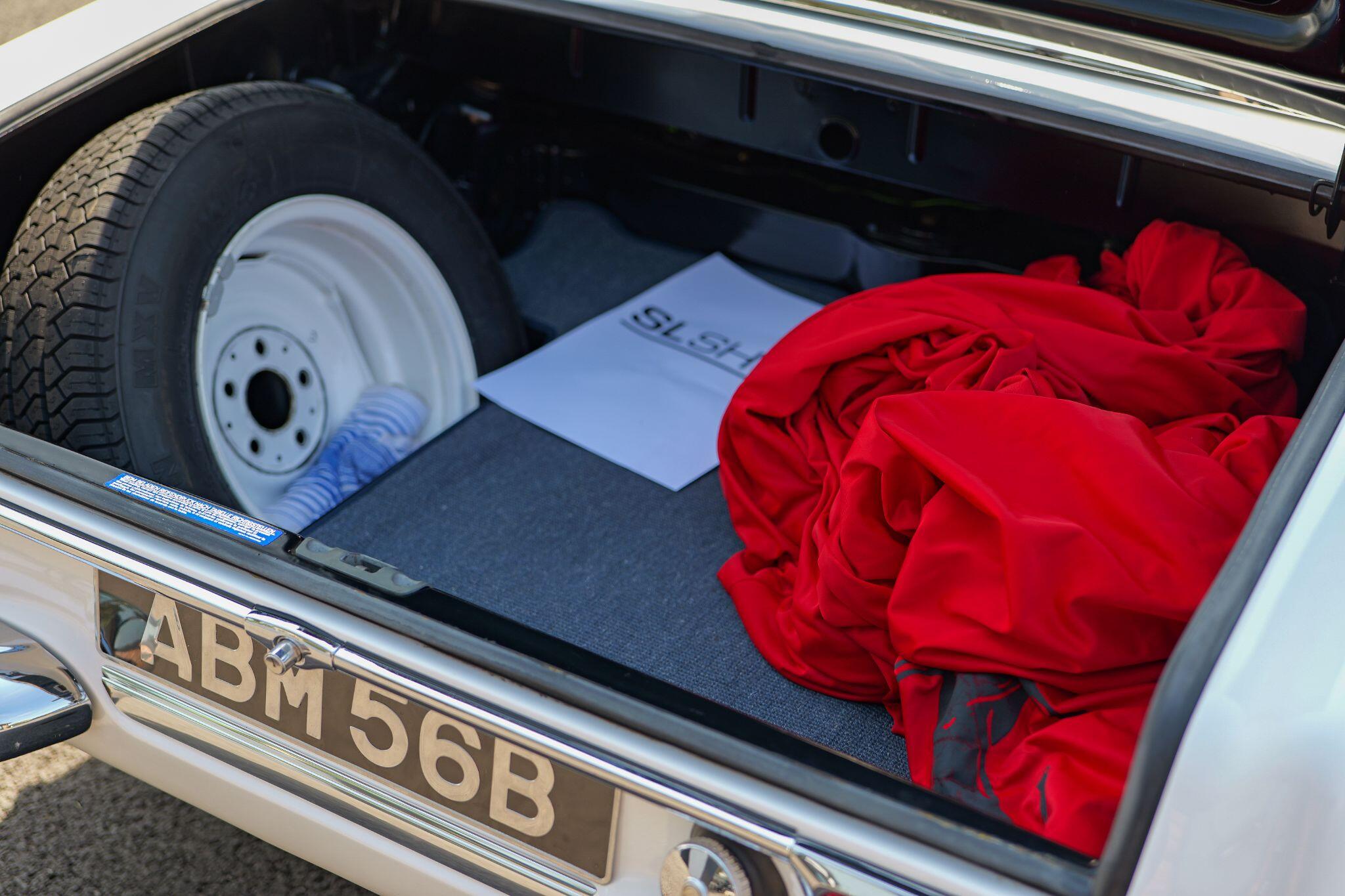 Mercedes-Benz 230 SL view 23
