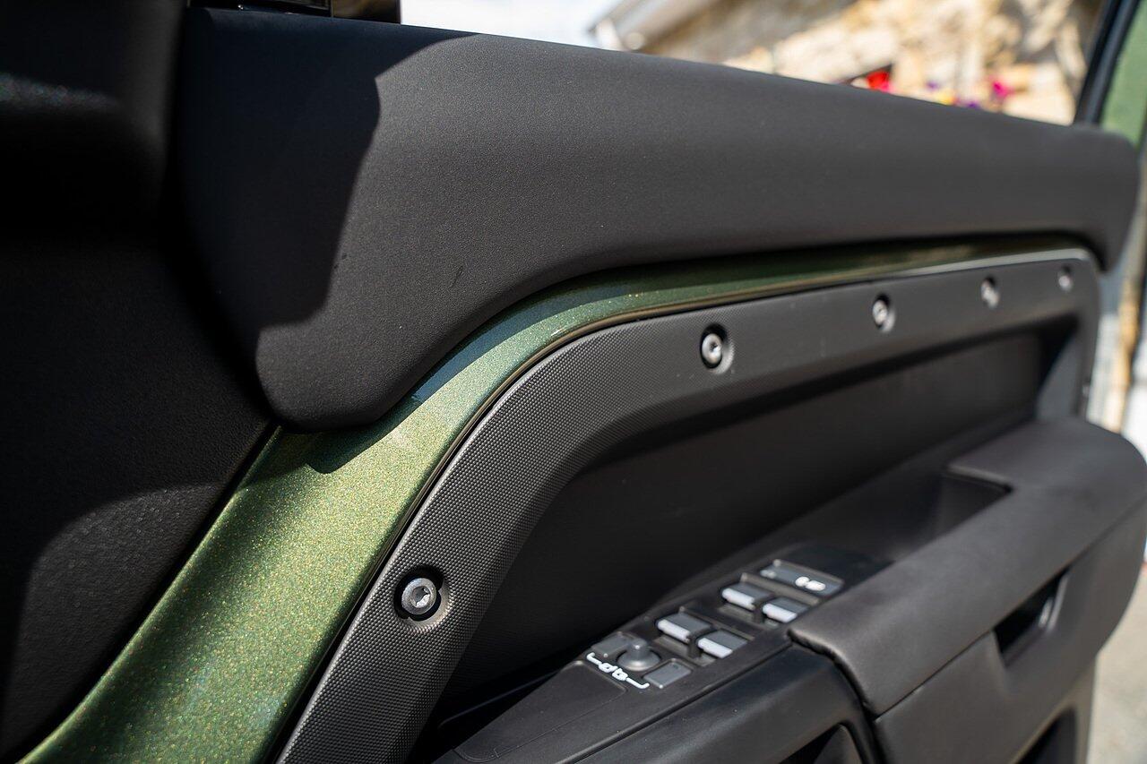 Land Rover Defender view 60
