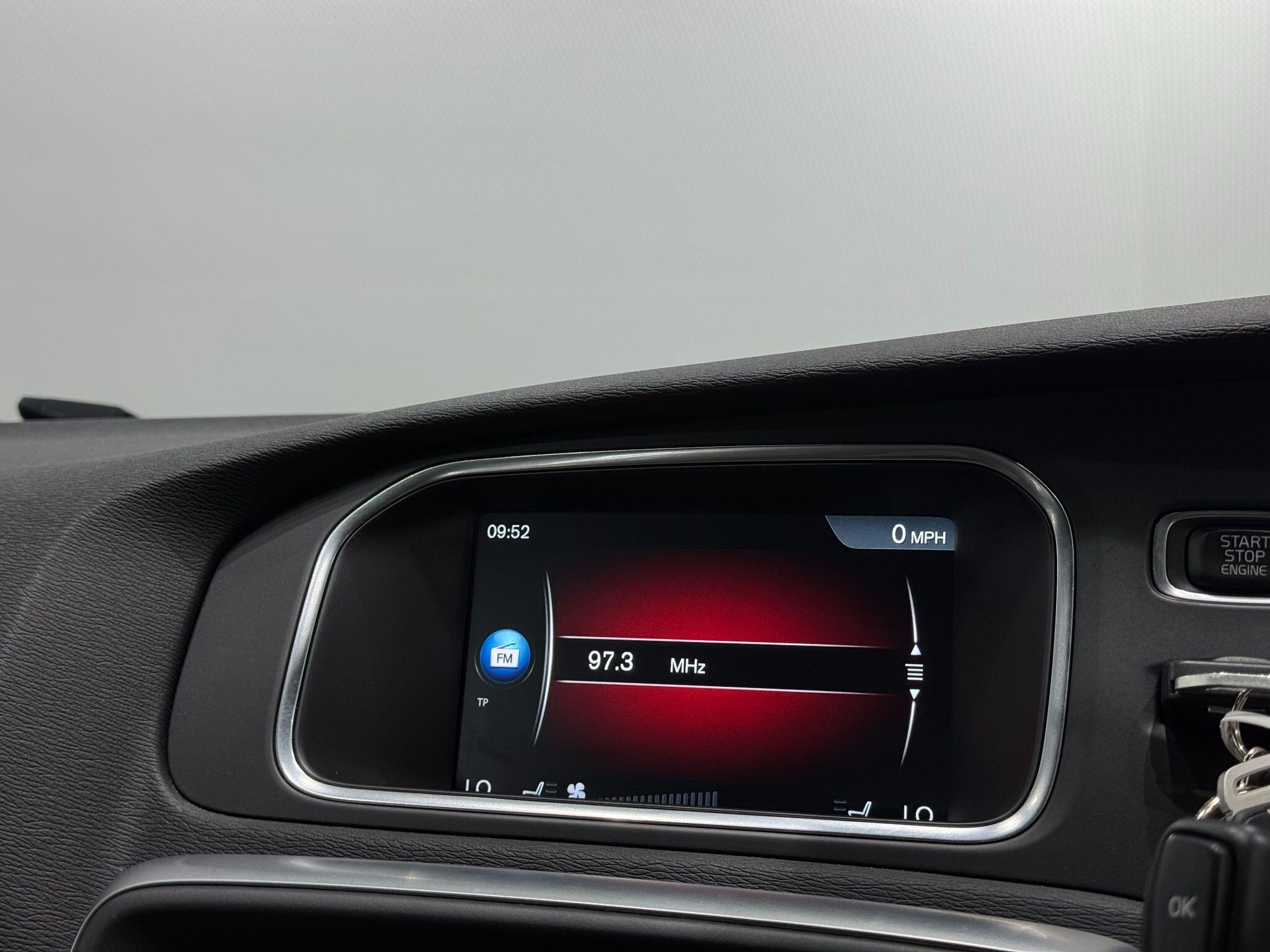 Volvo V40 view 17