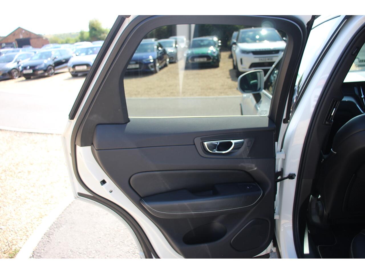 Volvo XC60 view 45