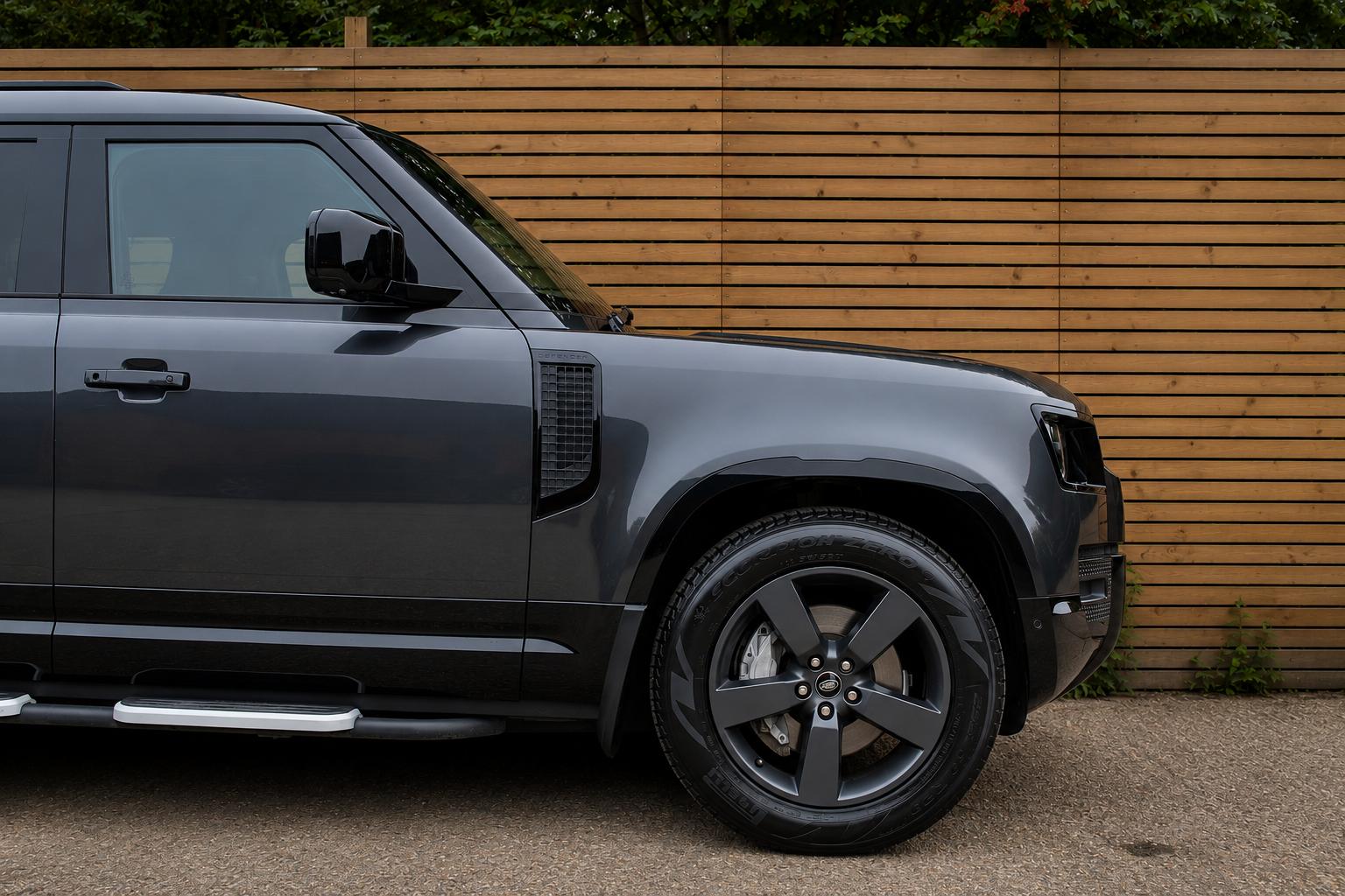 Land Rover Defender view 52
