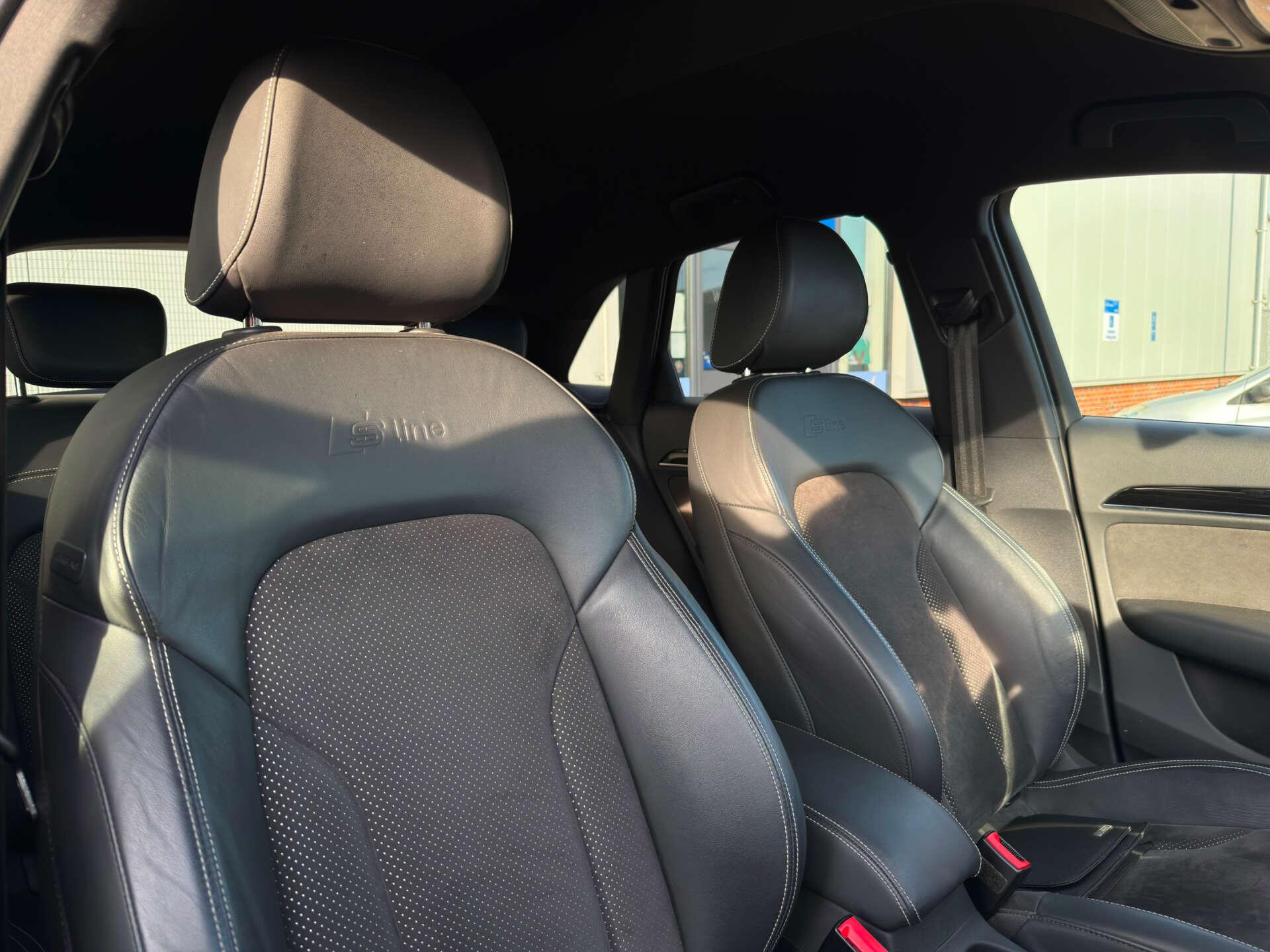 Audi Q3 view 14