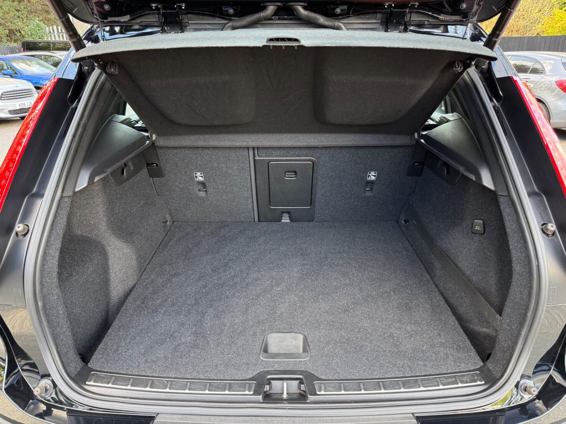 Volvo XC40 view 49