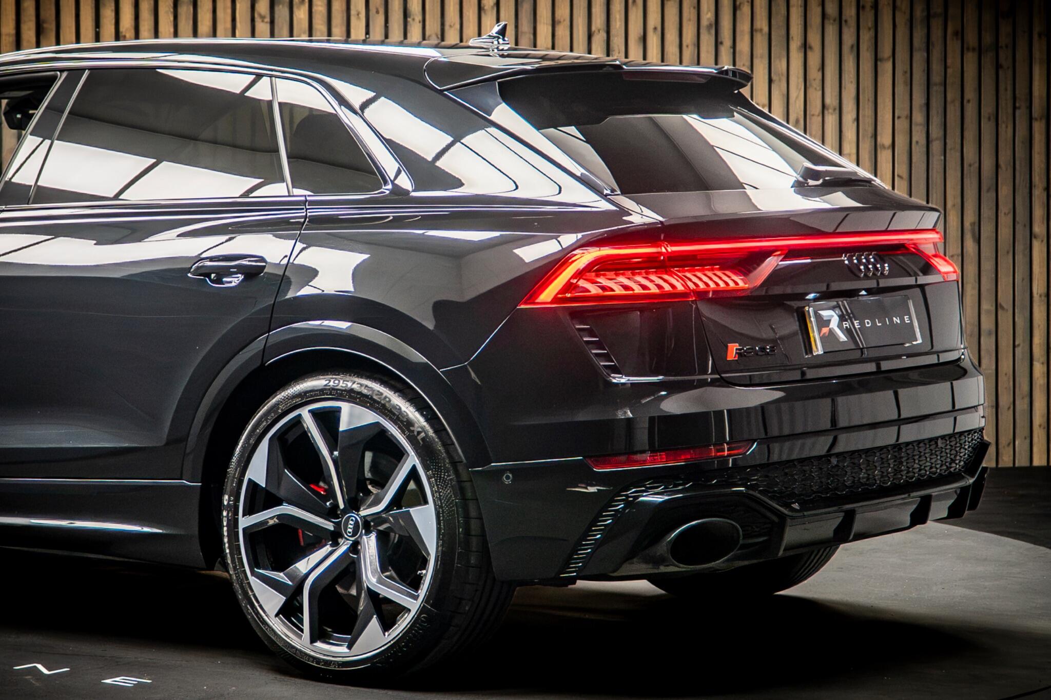 Audi RS Q8 view 17