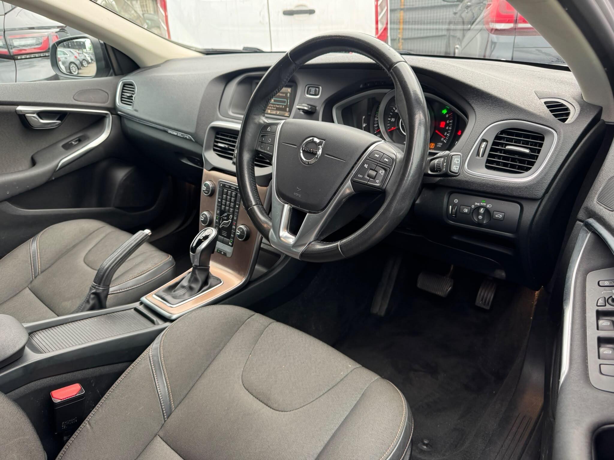 Volvo V40 Cross Country view 63
