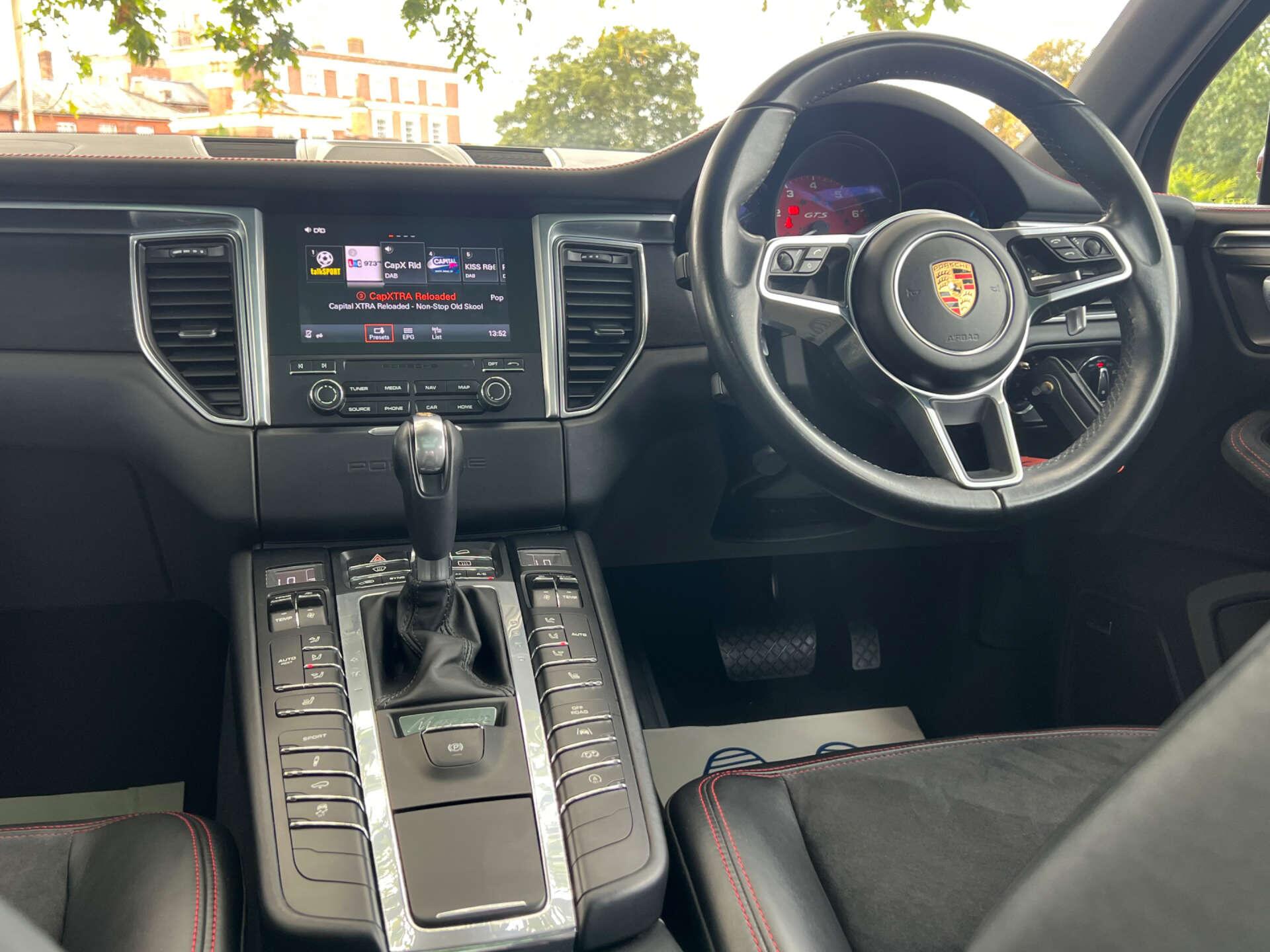 Porsche Macan view 42