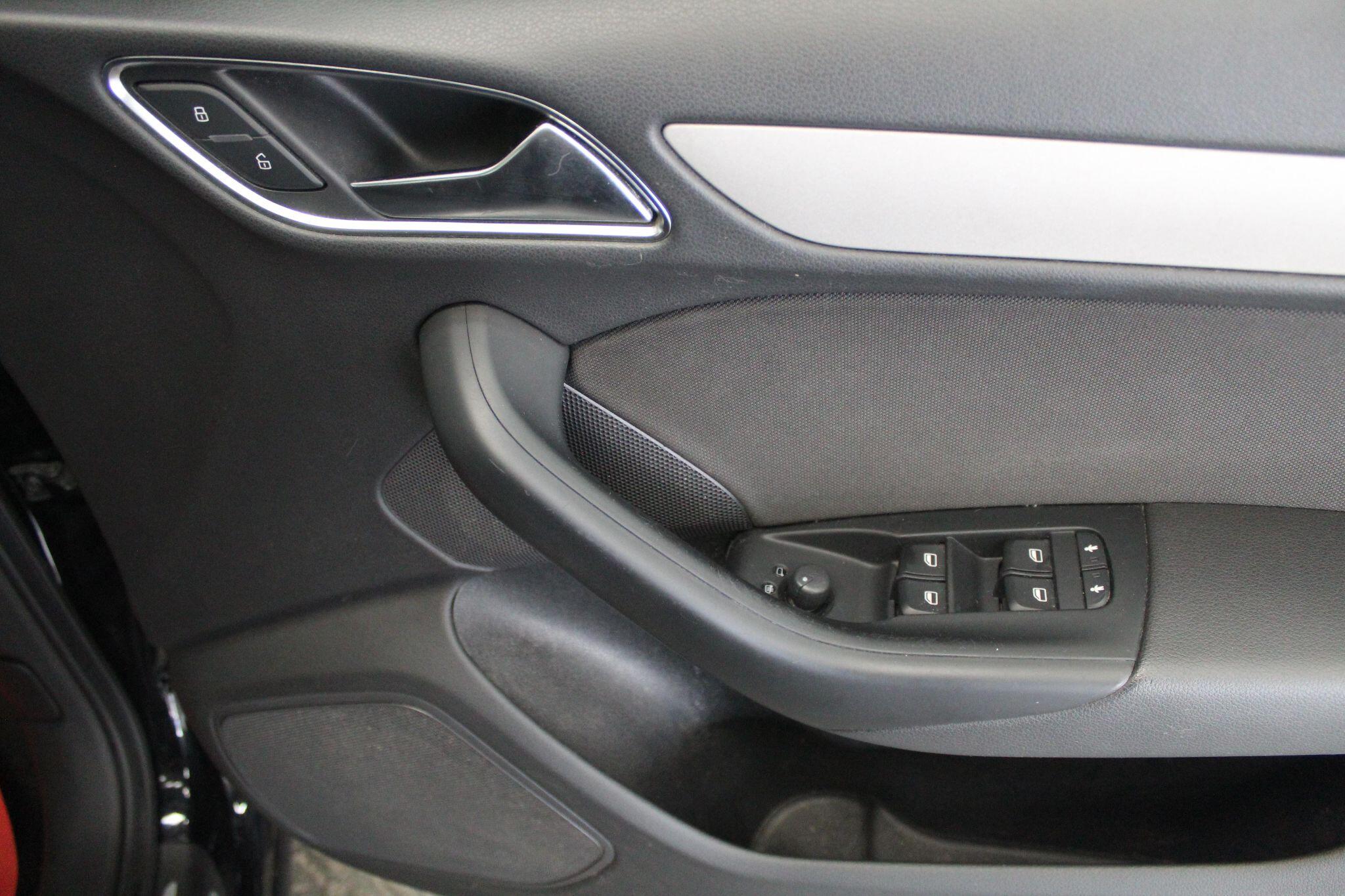 Audi Q3 view 46
