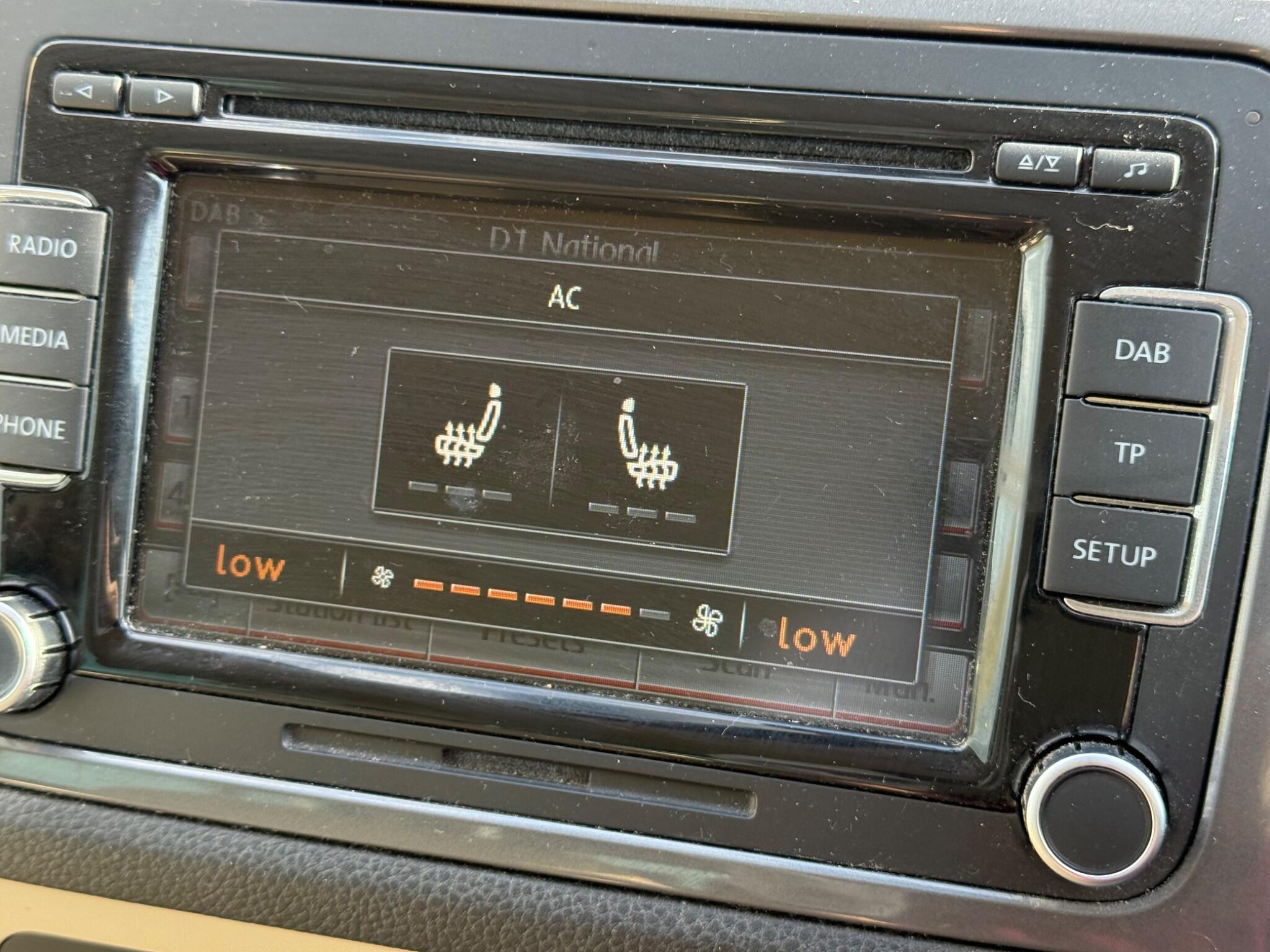 Volkswagen Tiguan 2.0 TDI BlueMotion Tech SE 4WD Euro 5 (s/s) 5dr — photo 37 of 100