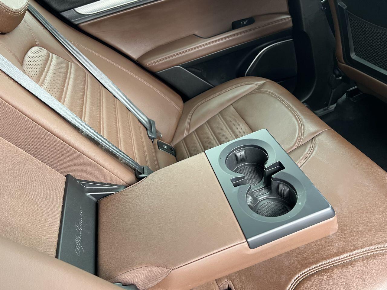 Alfa Romeo Stelvio view 23