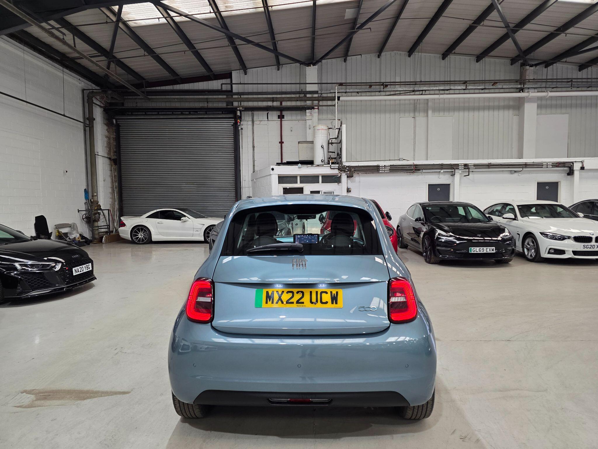 Fiat 500e view 4