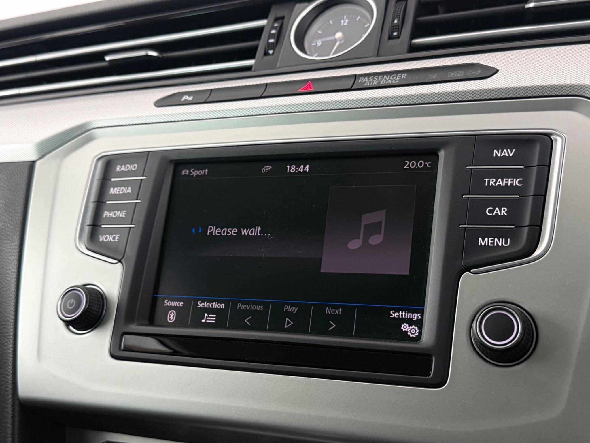 Volkswagen Passat view 21