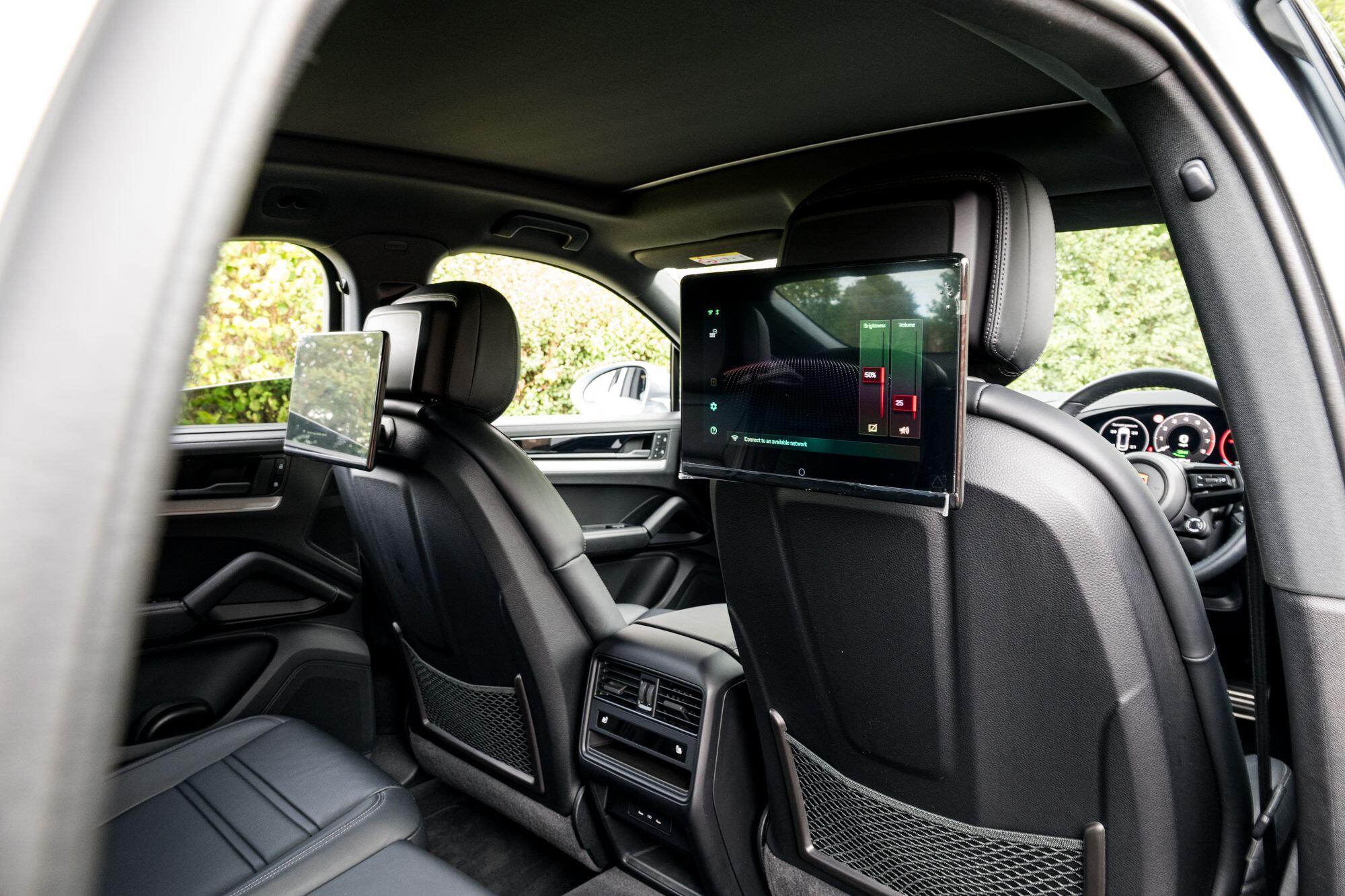 Porsche Cayenne view 39