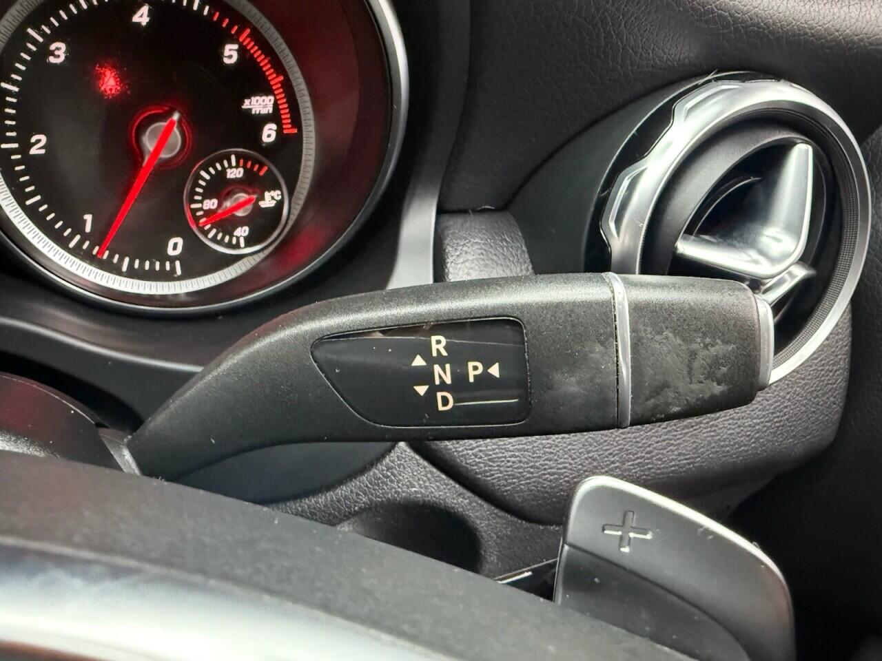 Mercedes-Benz Gla view 14