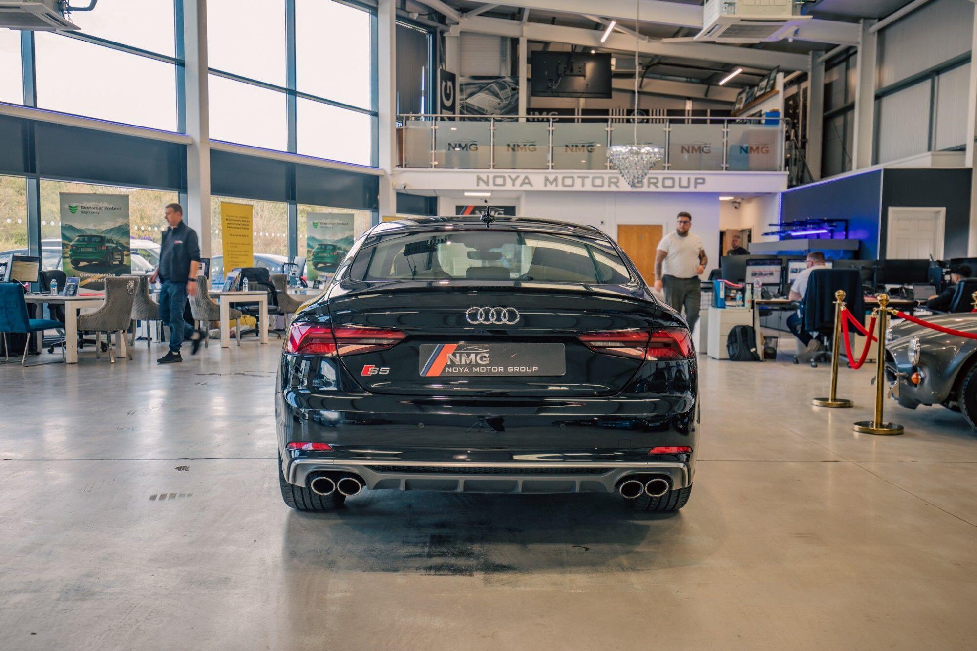 Audi S5 view 36