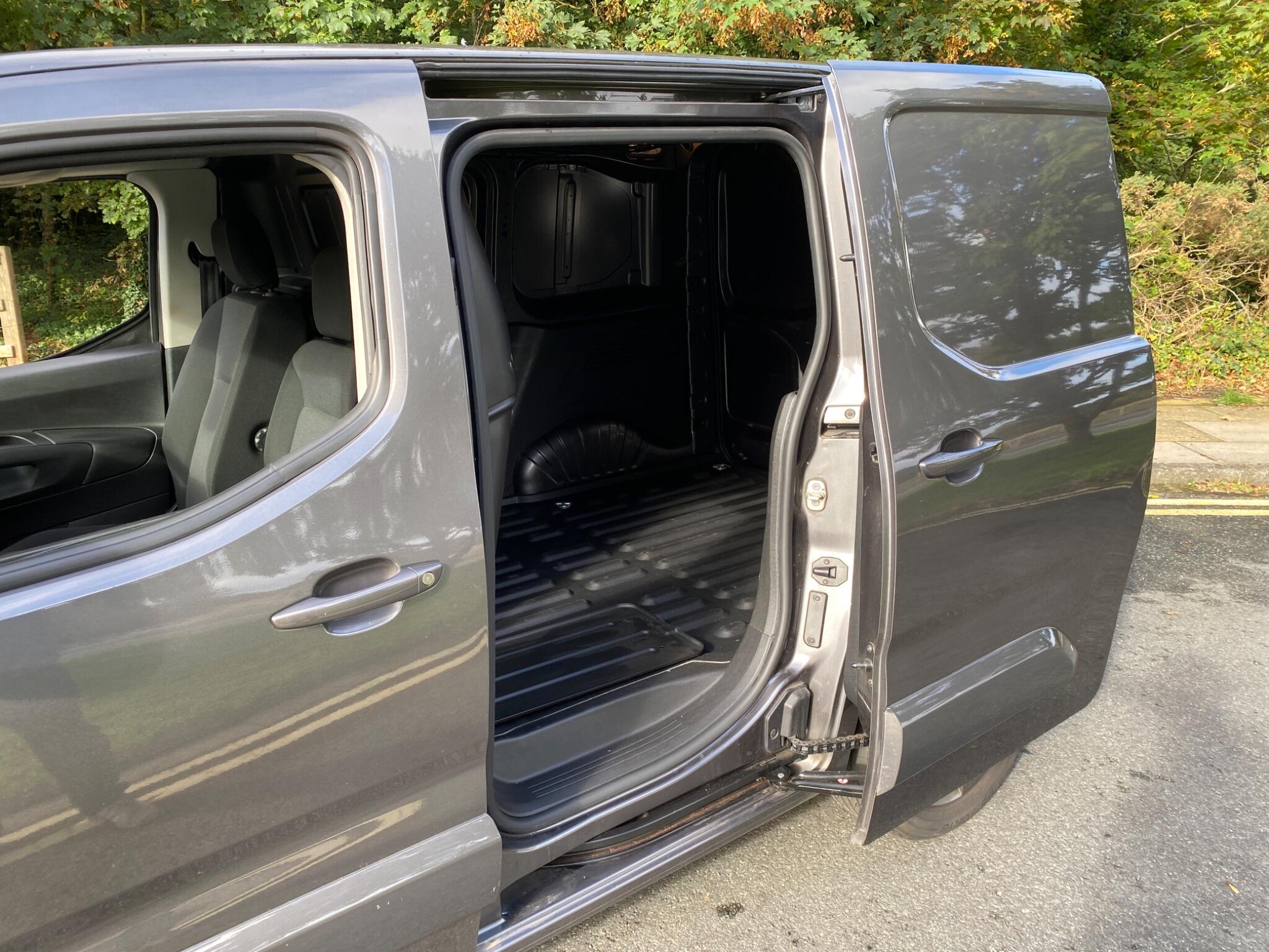 Peugeot Partner 1.5 BlueHDi 1000 Asphalt Premium Standard Panel Van EAT8 SWB Euro 6 (s/s) 5dr