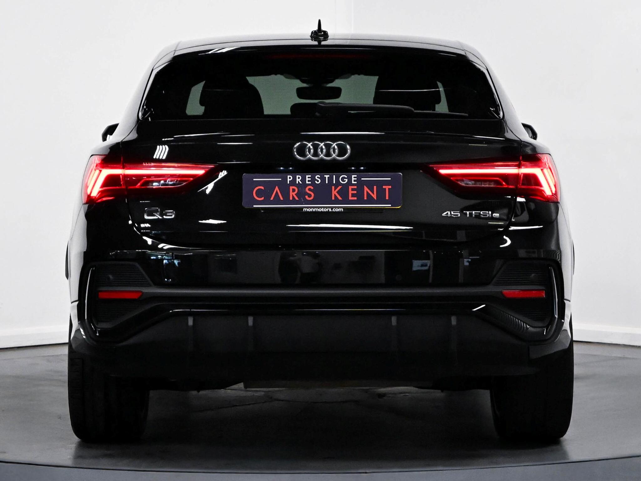 Audi Q3 view 7