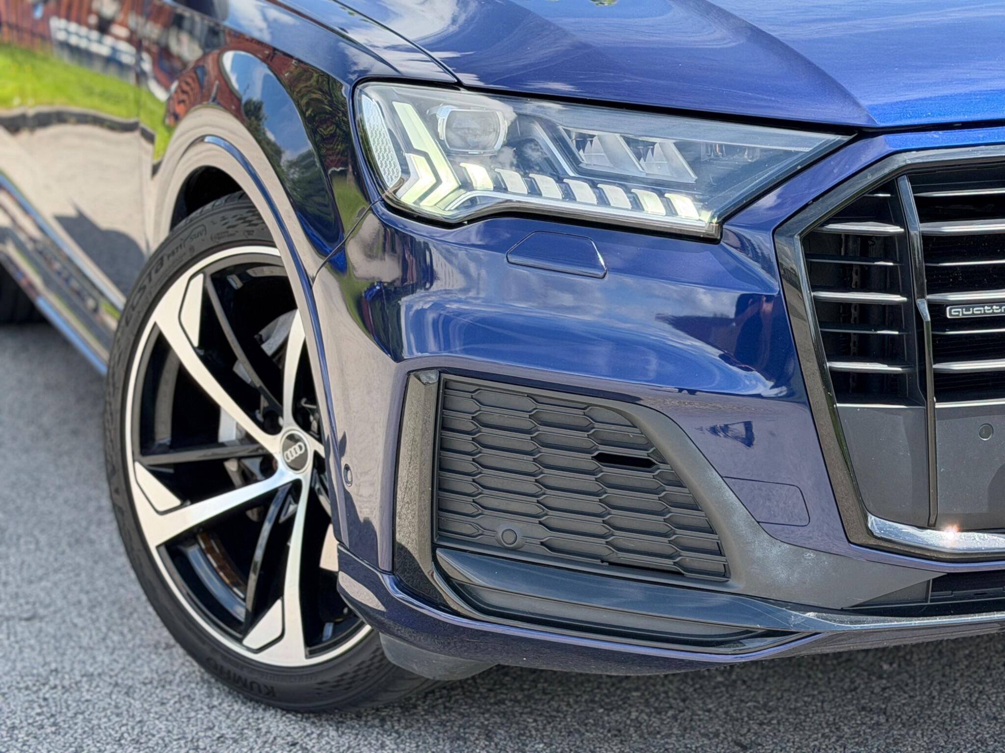 Audi Q7 view 45