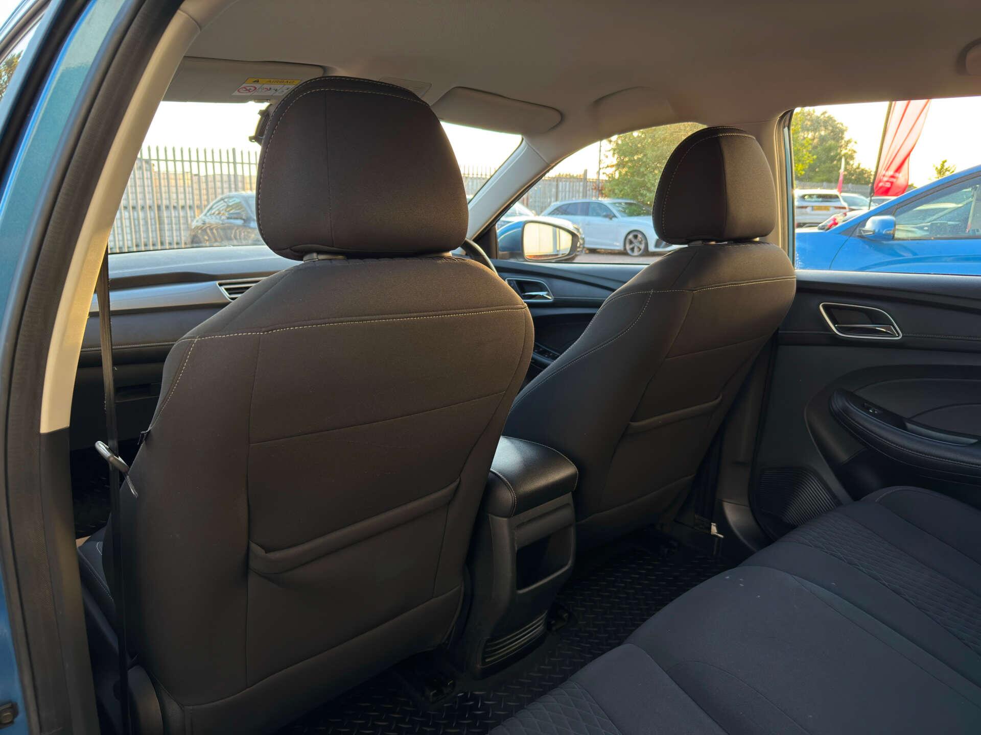 MG MG5 view 33