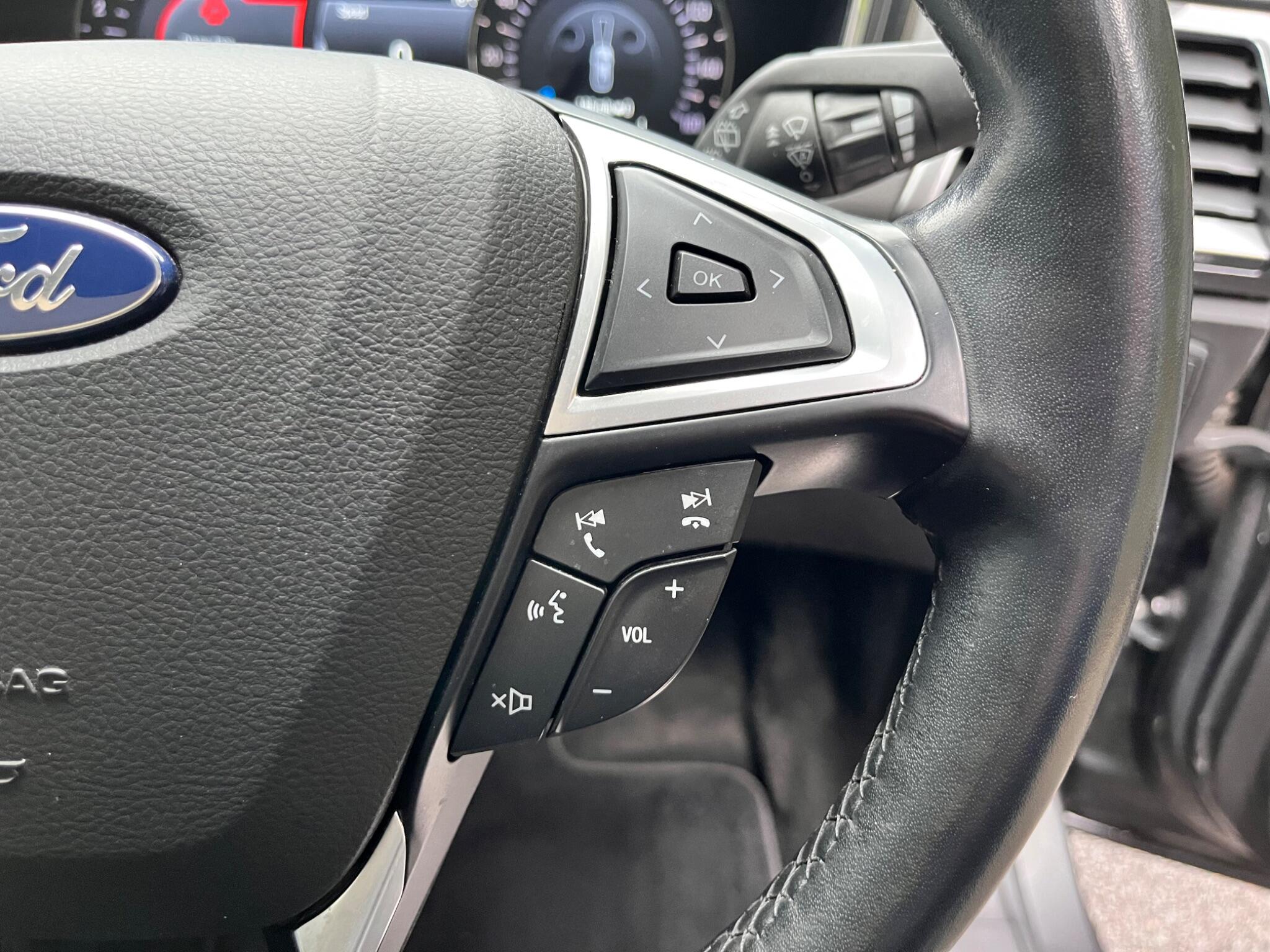 Ford Mondeo view 28