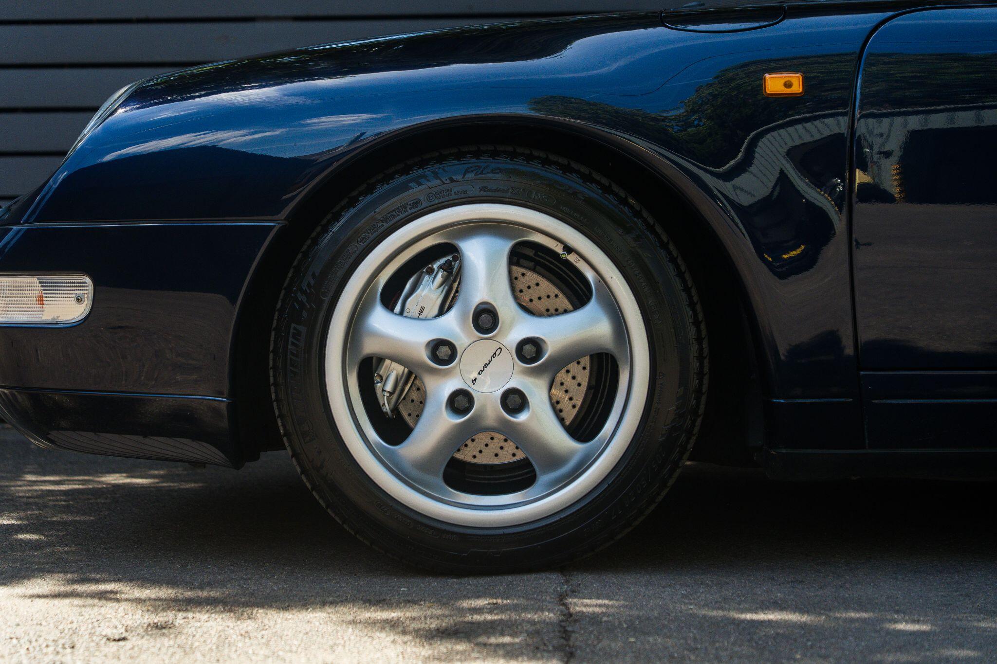 Porsche 911 view 23