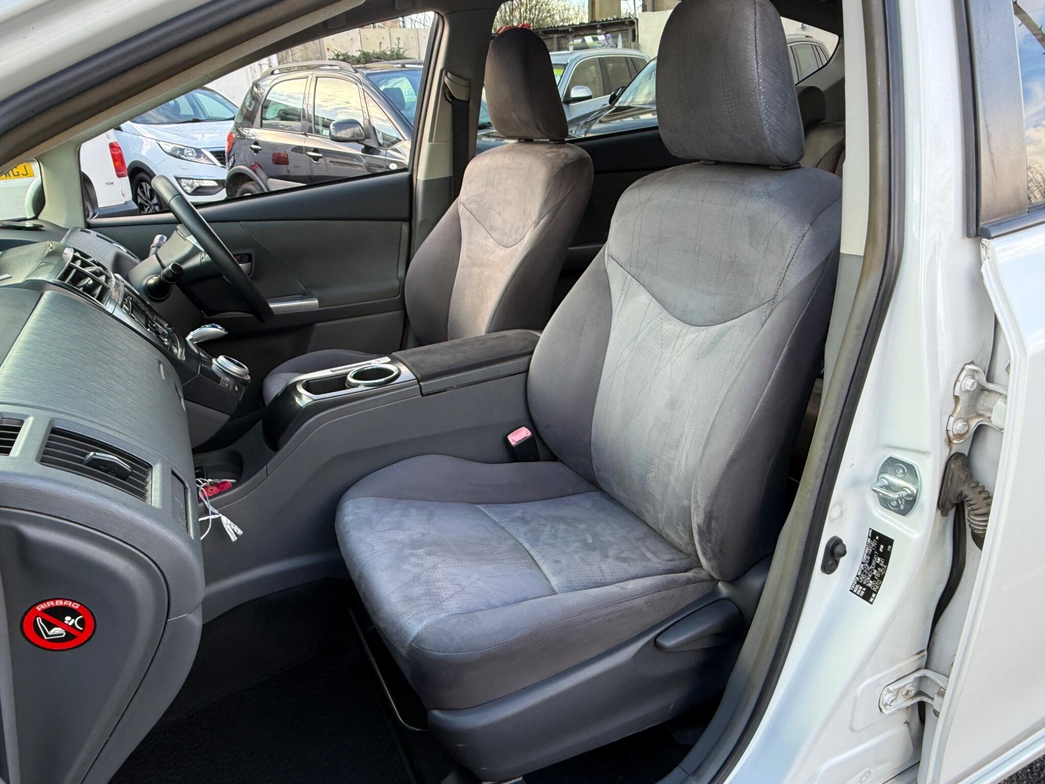 Toyota Prius+ - Image 54