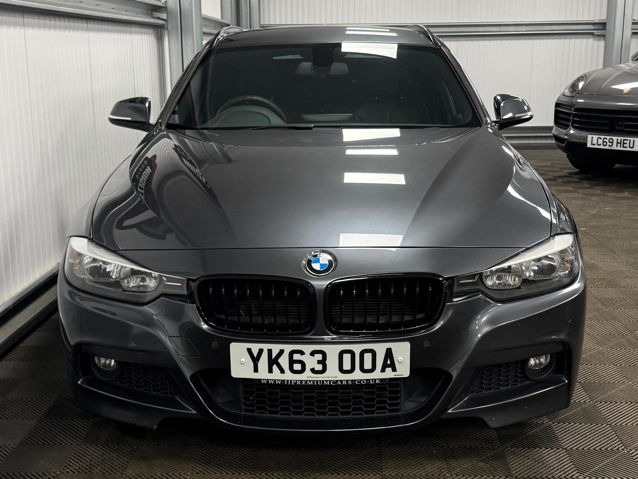 BMW 3 Series view 6