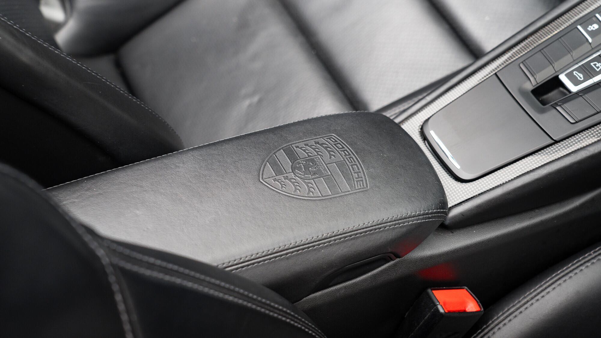 Porsche 911 view 35