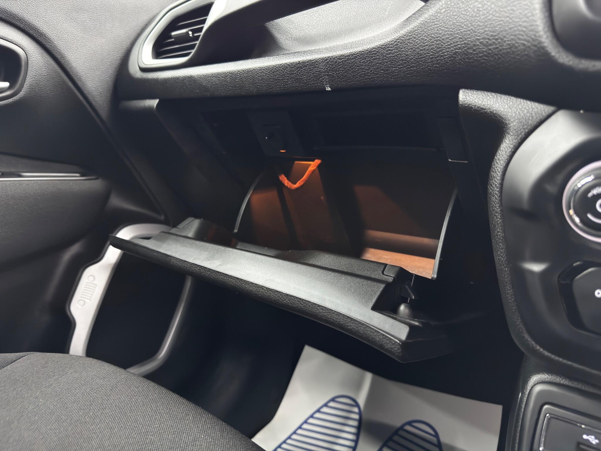 Jeep Renegade view 33