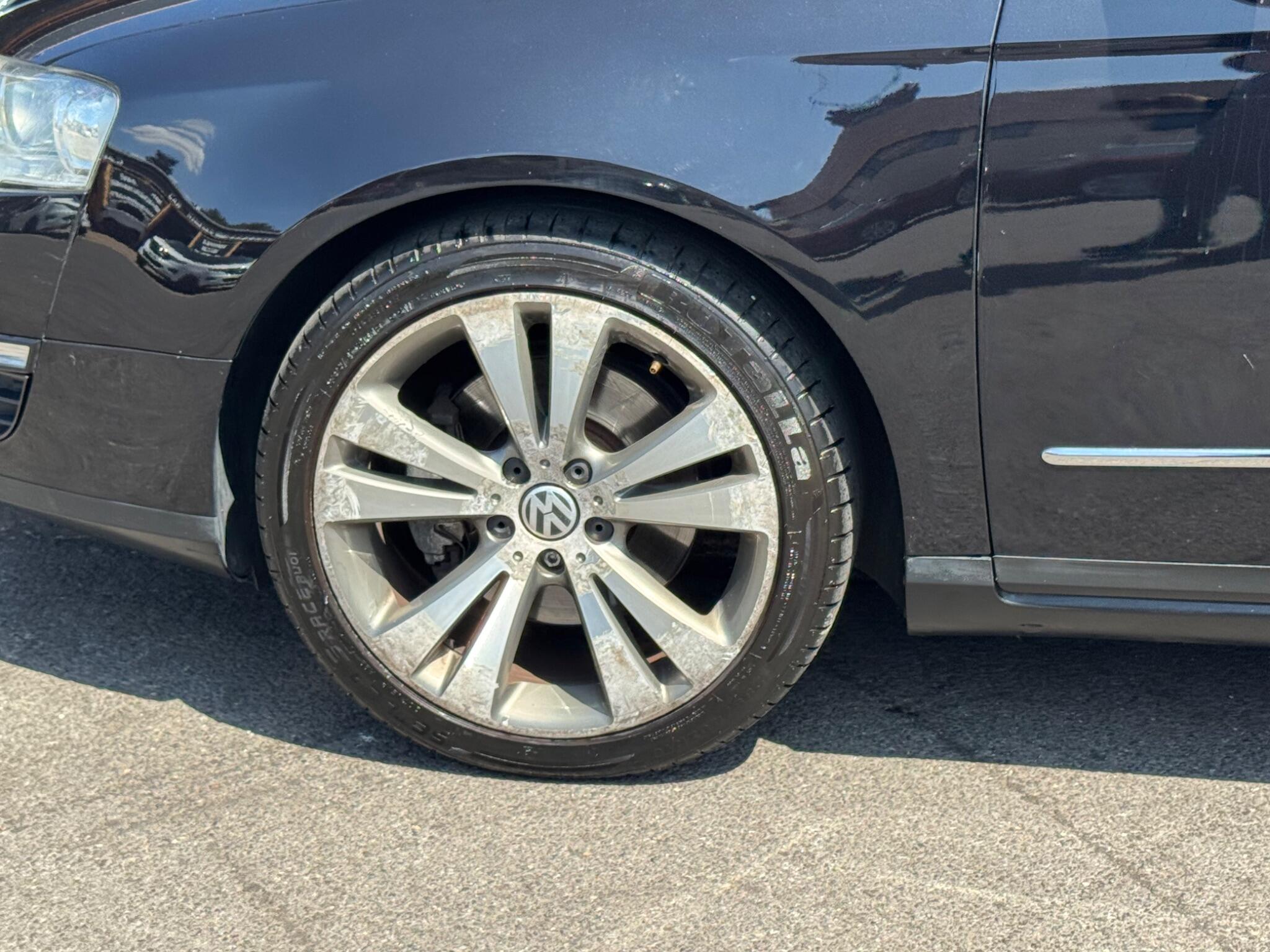 Volkswagen Passat view 28