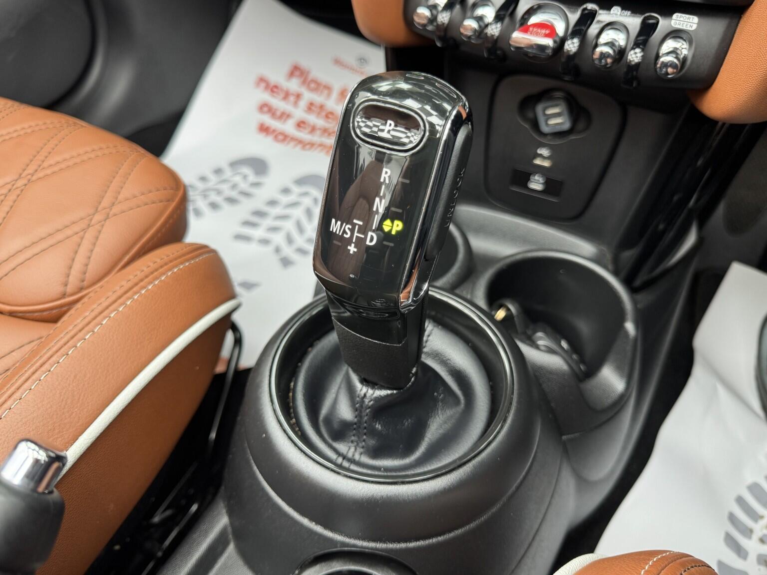 Mini Convertible view 23