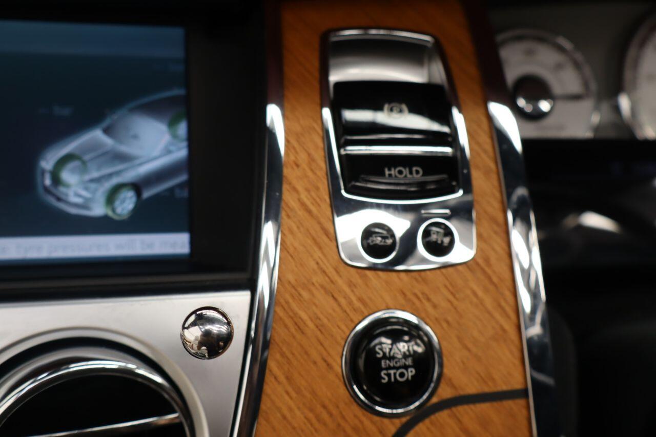 Rolls-Royce Dawn view 30