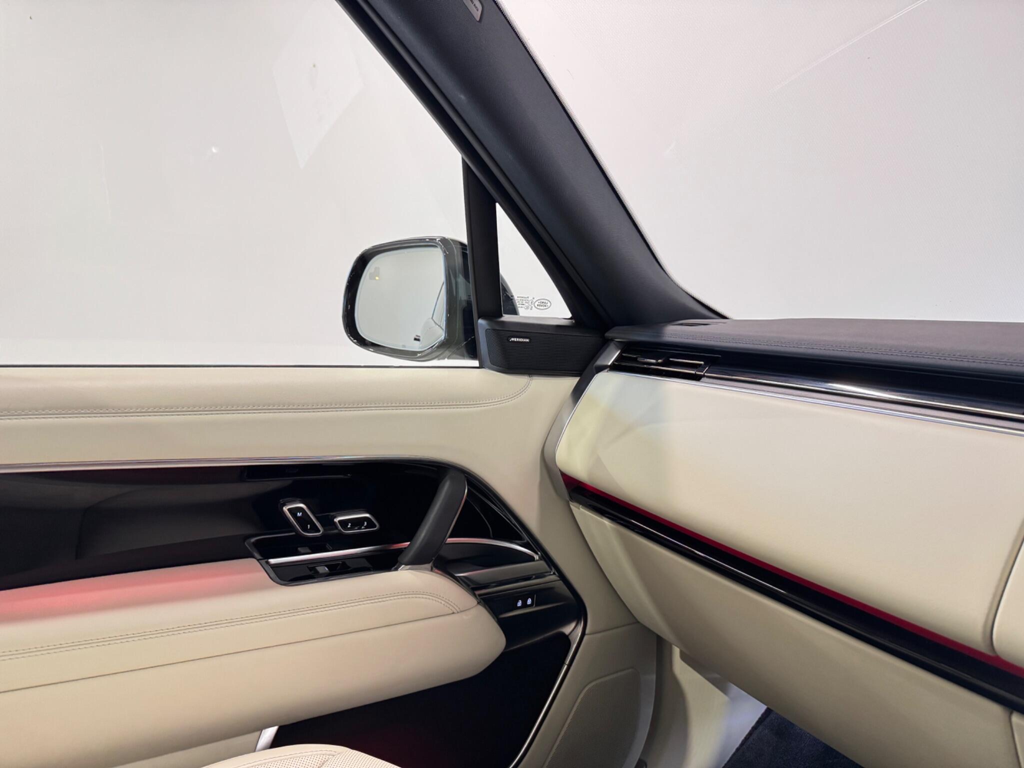 Land Rover Range Rover view 30