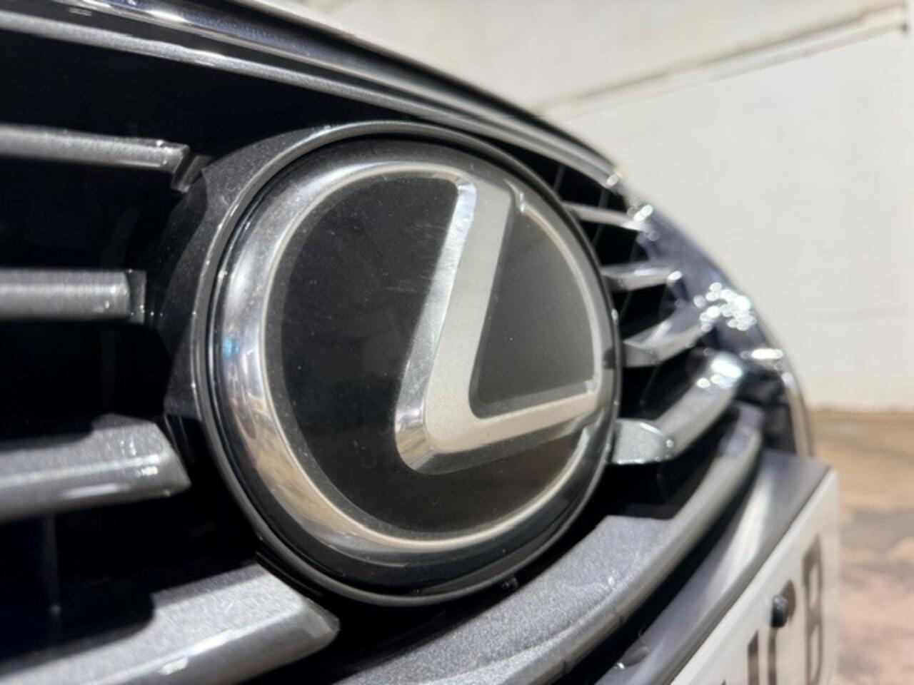 Lexus IS view 29