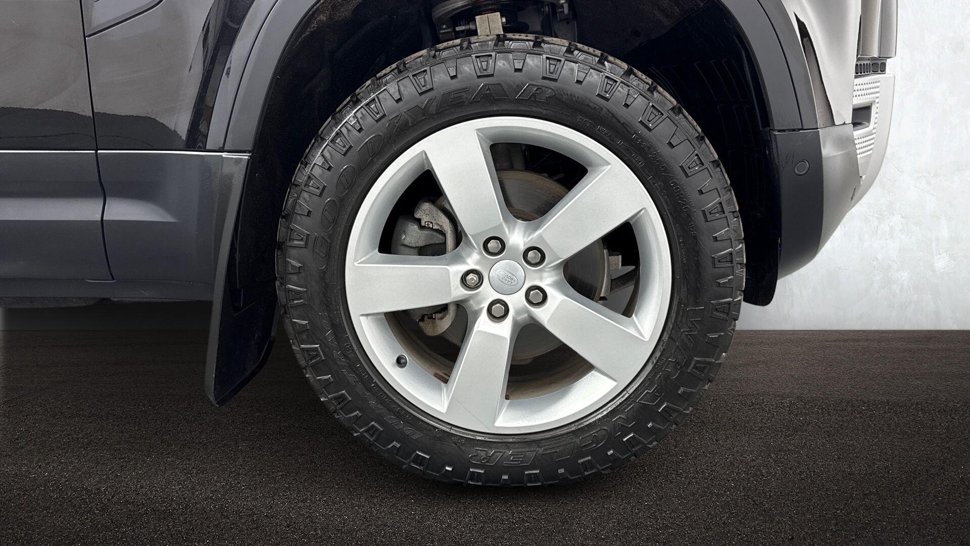 Land Rover Defender view 8