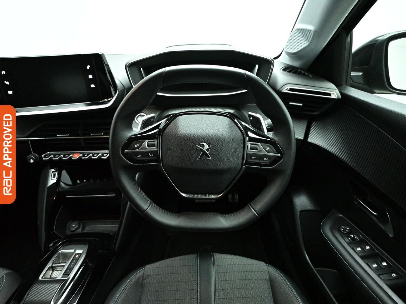 Peugeot 208 view 9