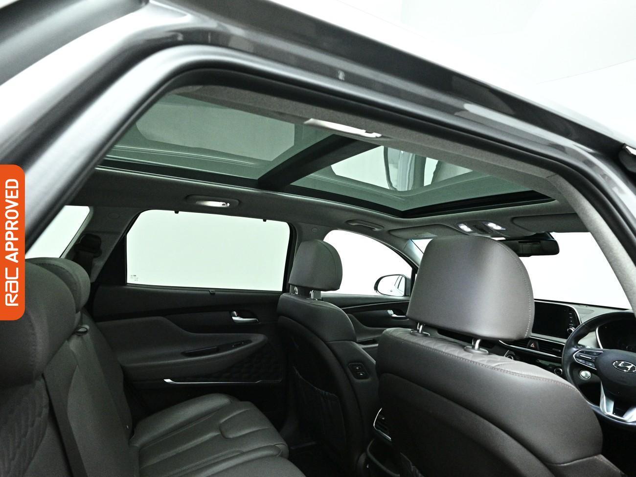 Hyundai Santa FE view 3
