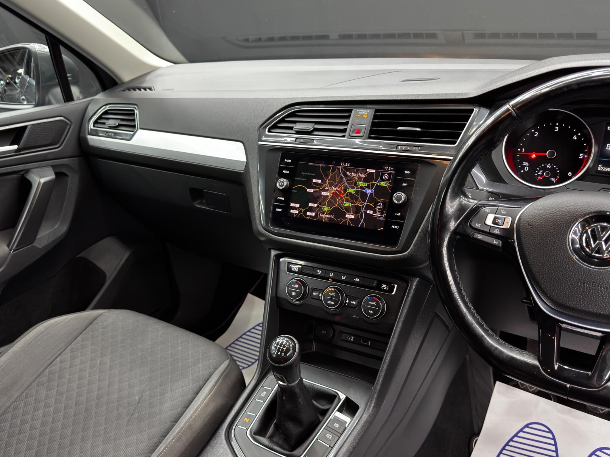 Volkswagen Tiguan view 23