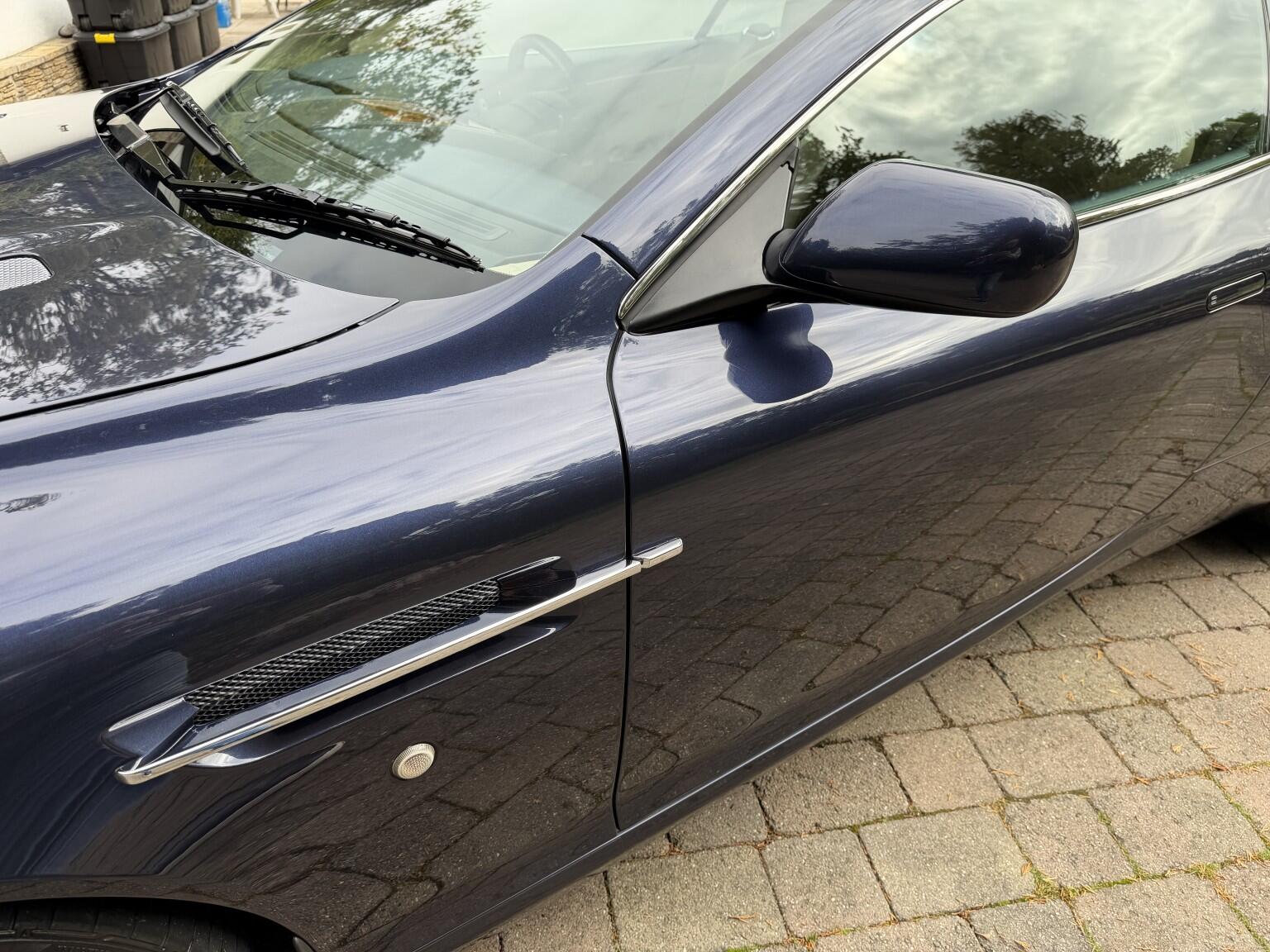 Aston Martin DB9 view 9