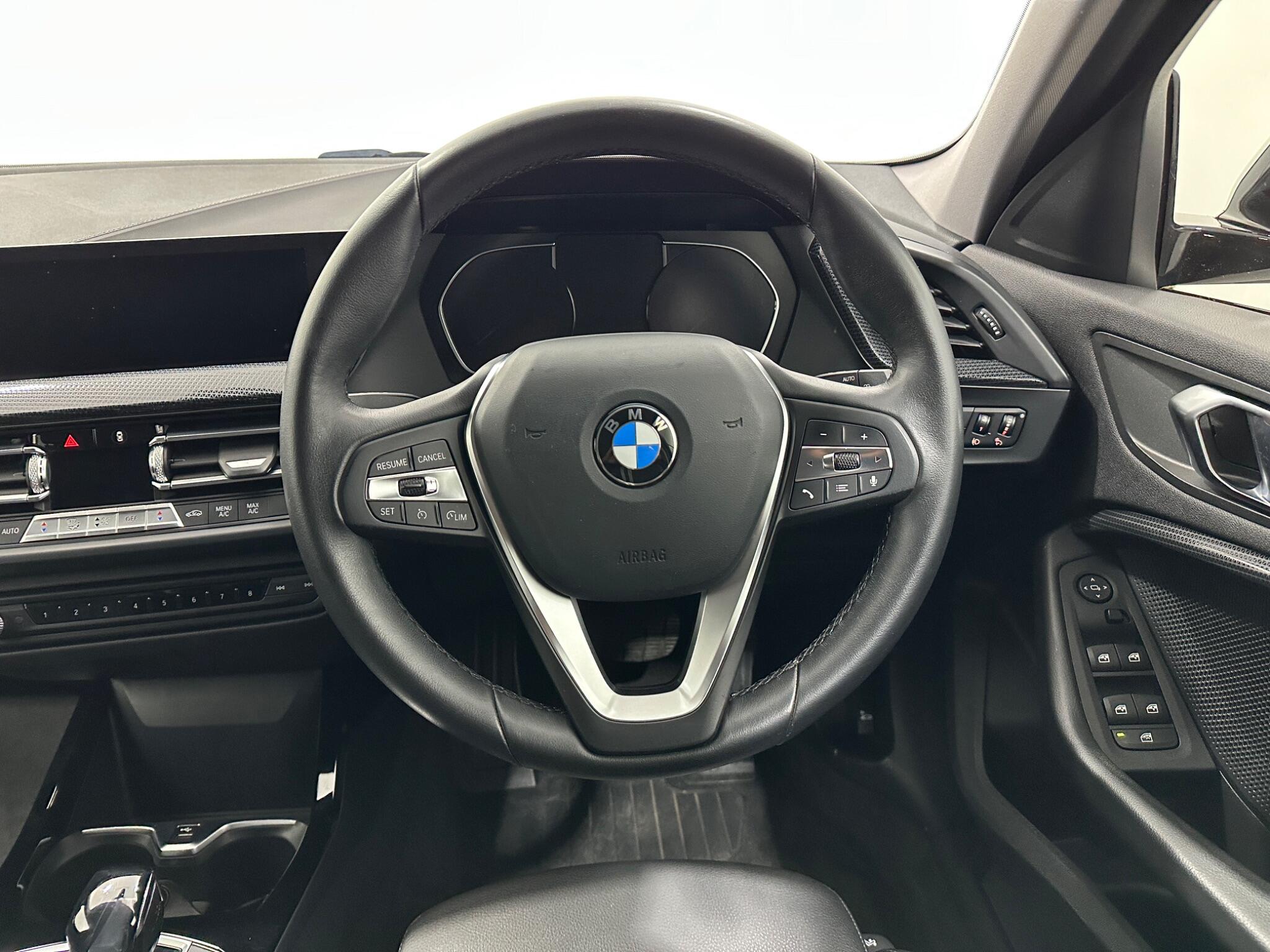 BMW 1 Series view 13