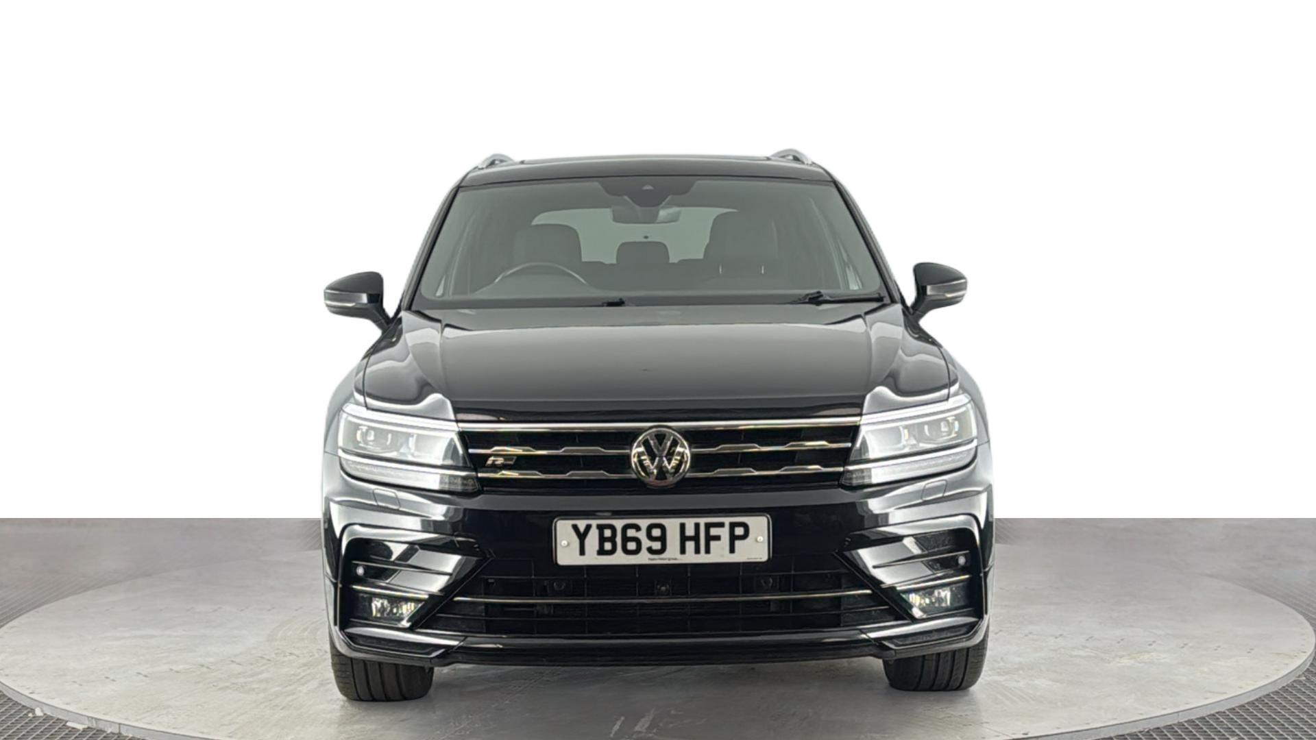 Volkswagen Tiguan Allspace view 8