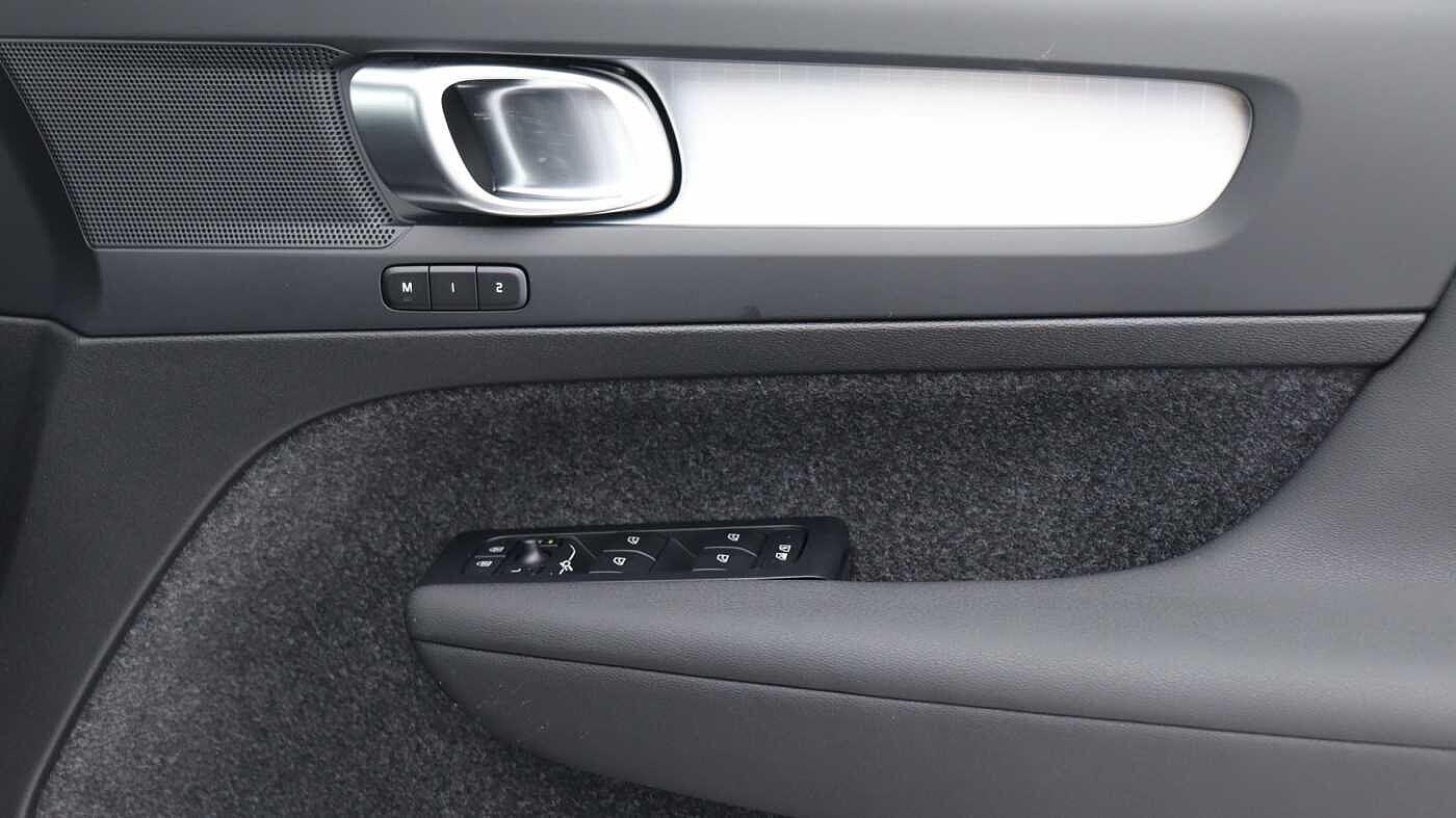 Volvo XC40 view 30